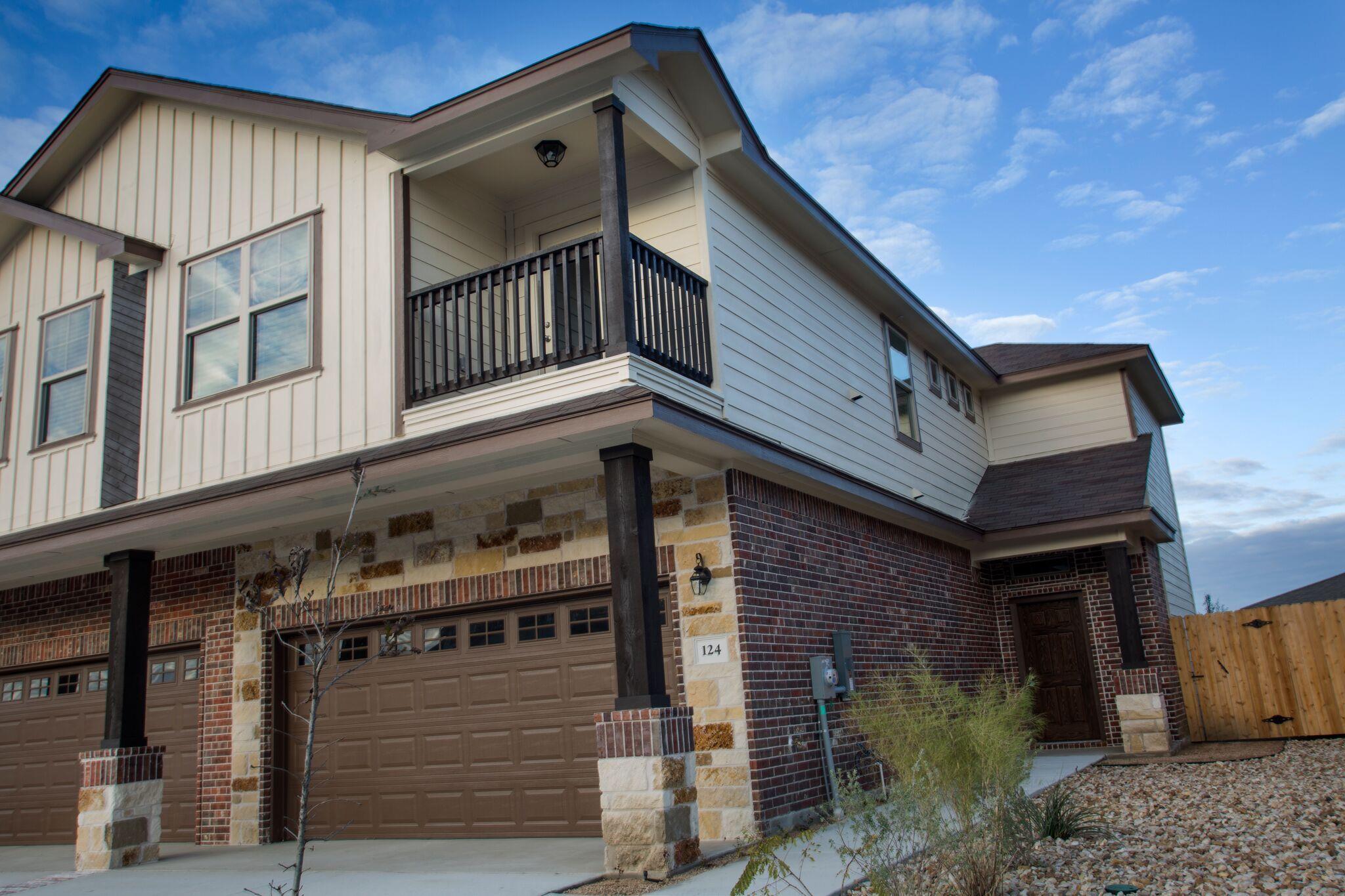 124 & 130 Lakeview Ct, Kyle, TX 78640