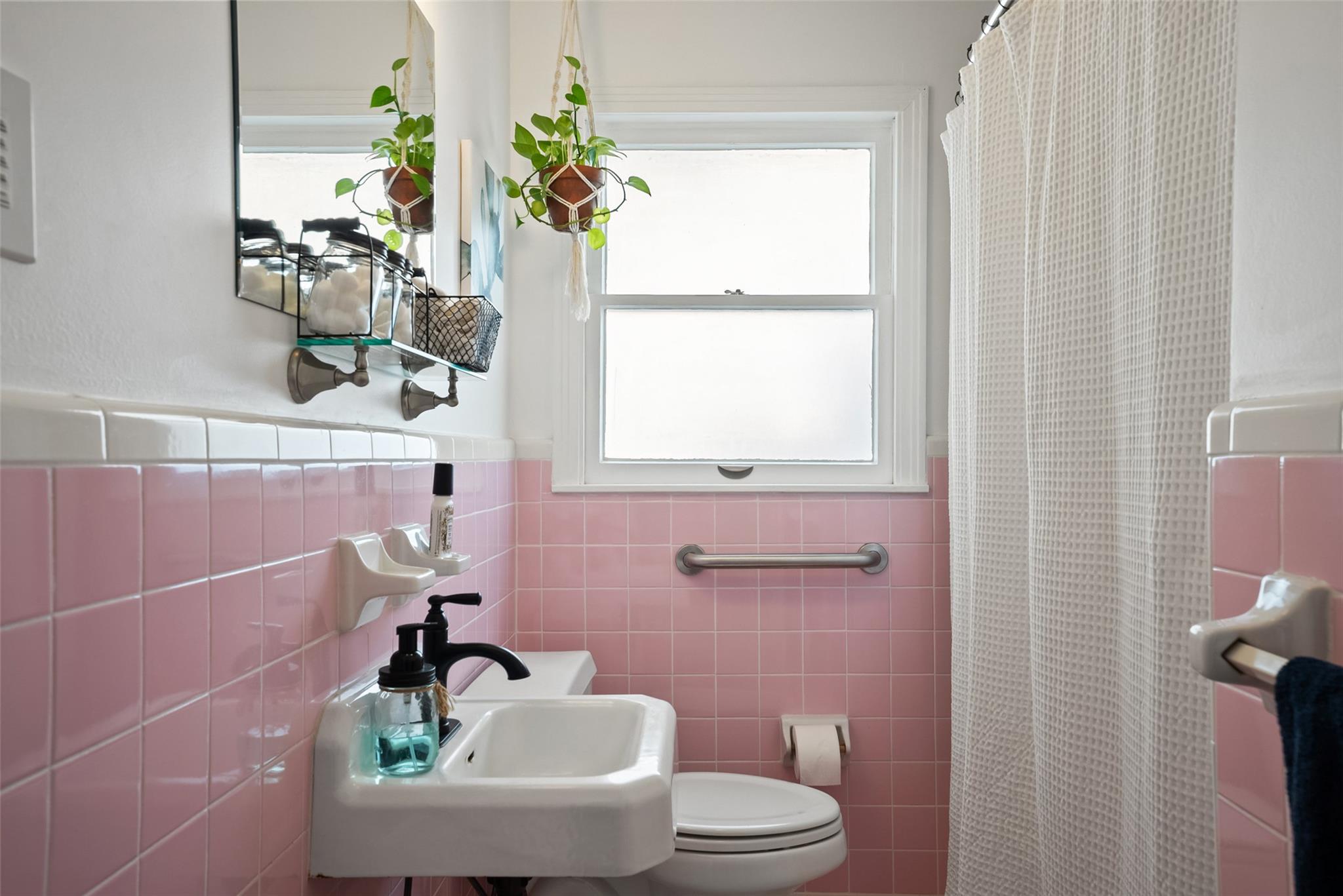 2102 E Martin Luther King Jr Blvd, Austin, TX 78702