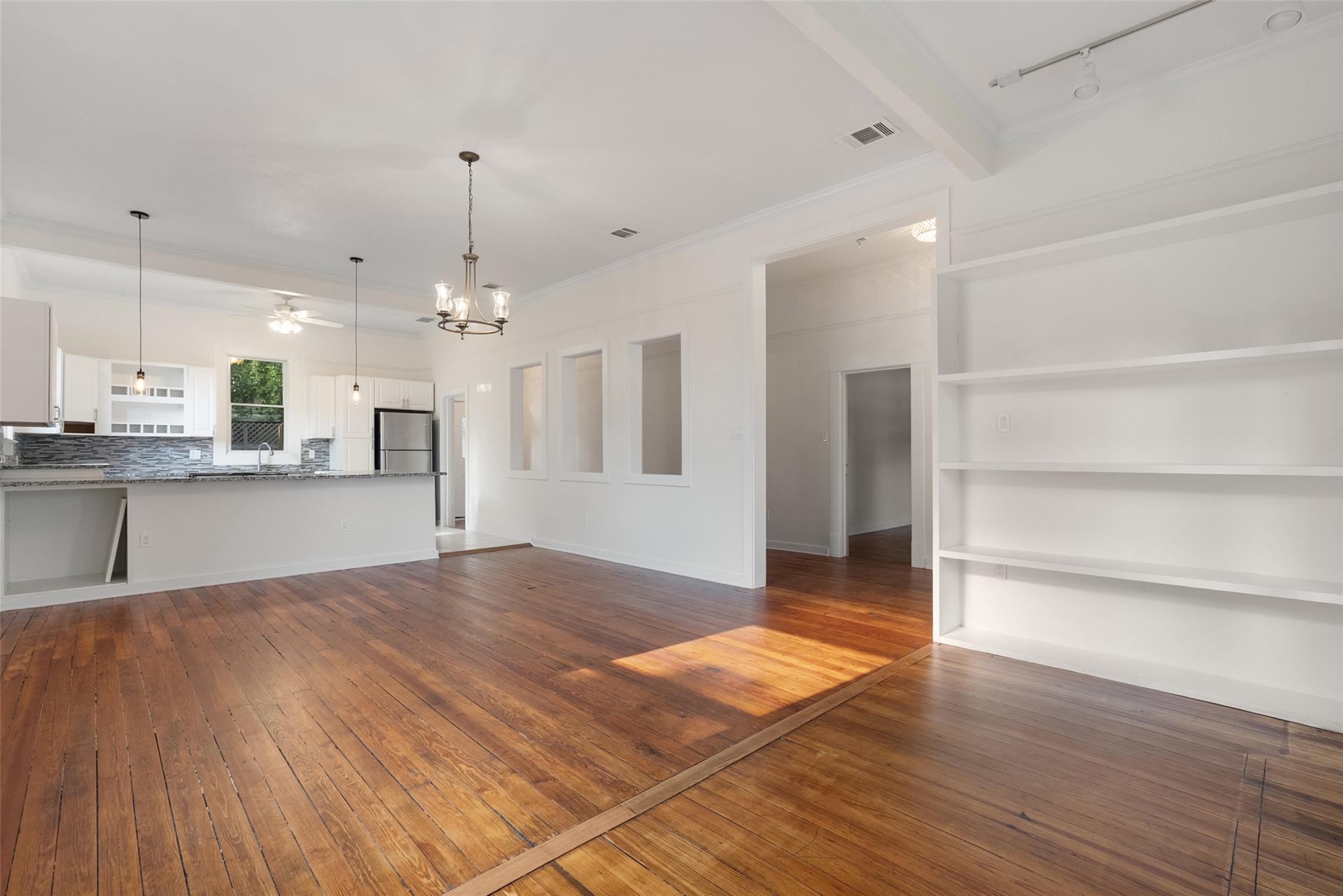 2104 E M L King Jr Blvd, Austin, TX 78702