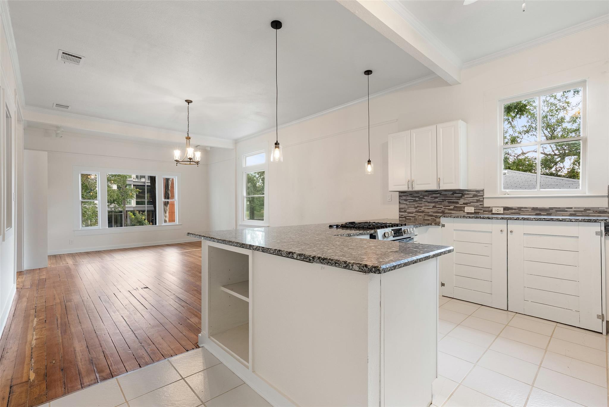 2104 E M L King Jr Blvd, Austin, TX 78702