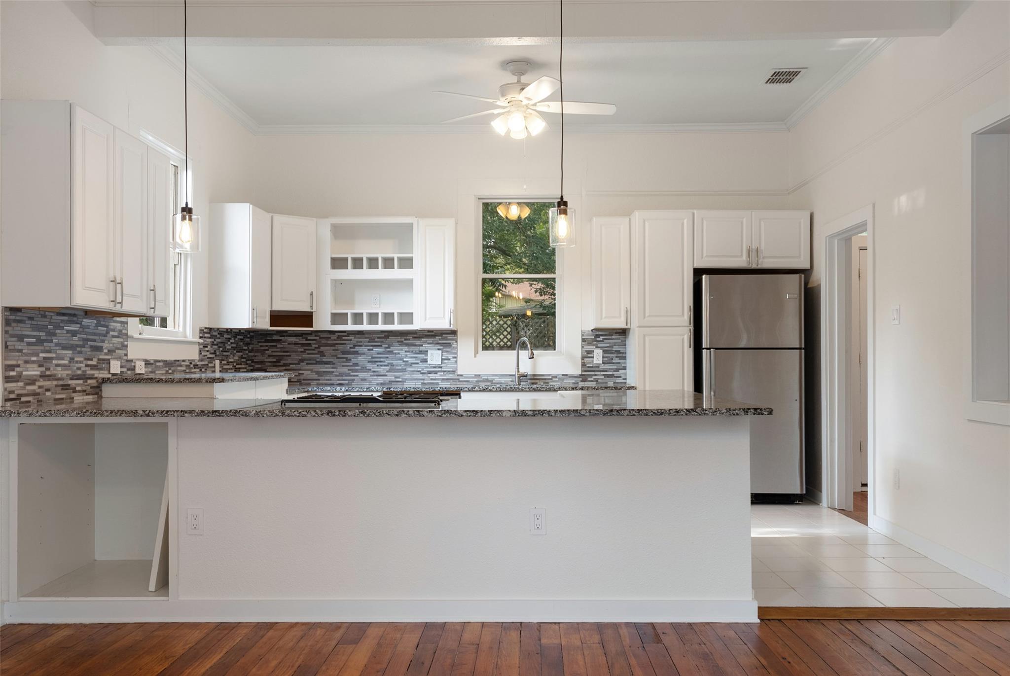 2104 E M L King Jr Blvd, Austin, TX 78702