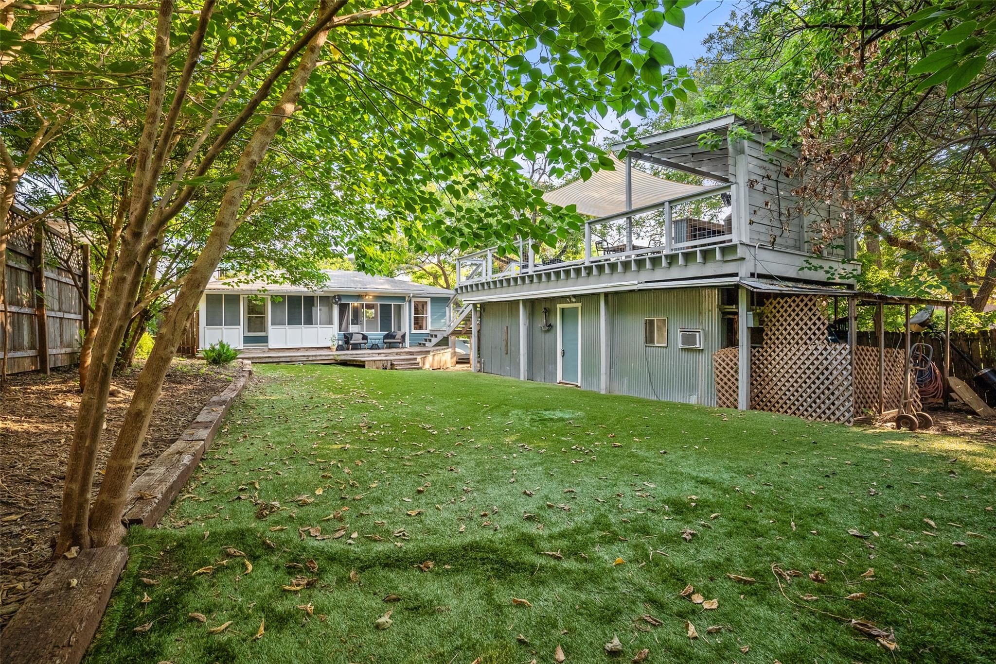 2104 E M L King Jr Blvd, Austin, TX 78702