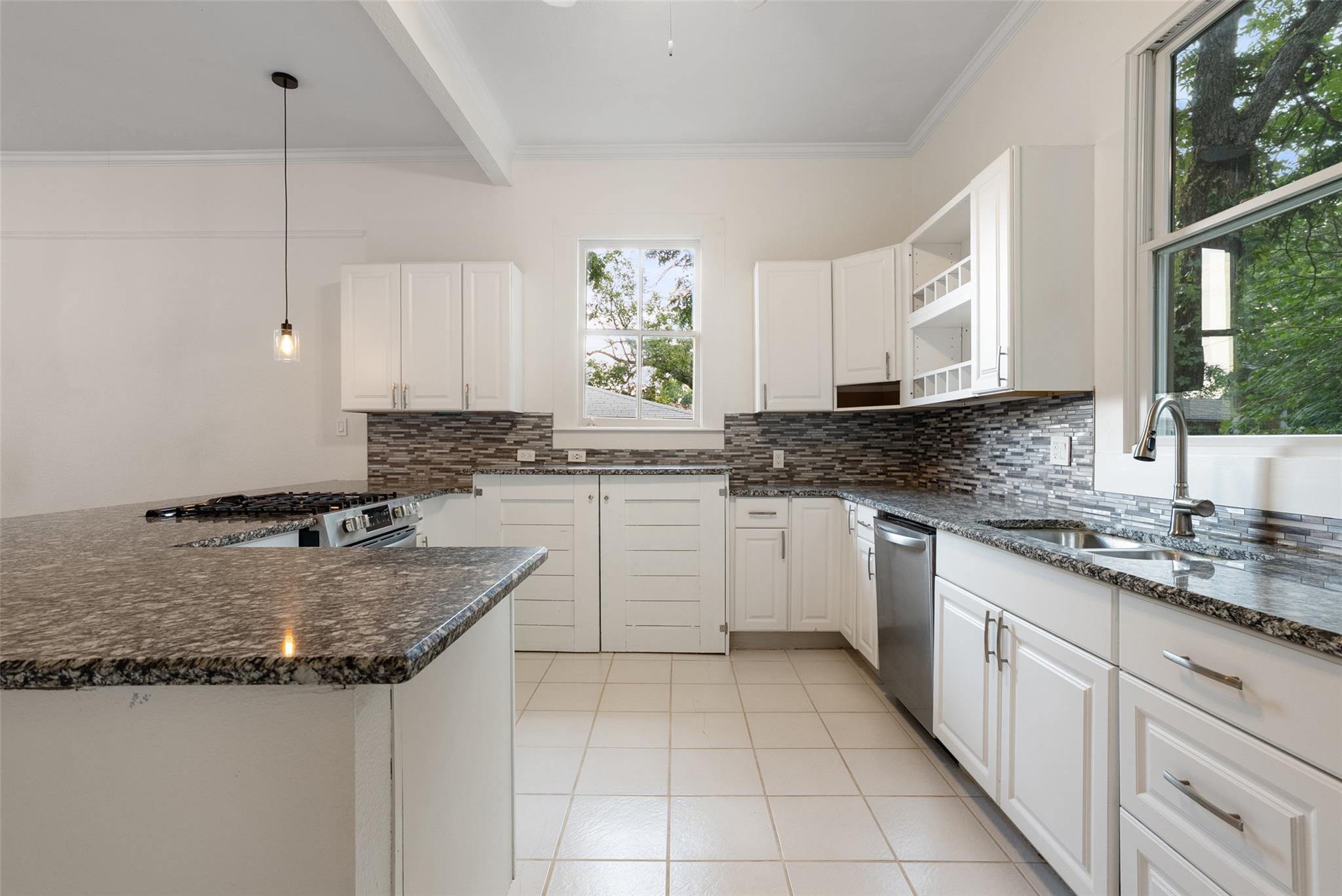 2104 E M L King Jr Blvd, Austin, TX 78702