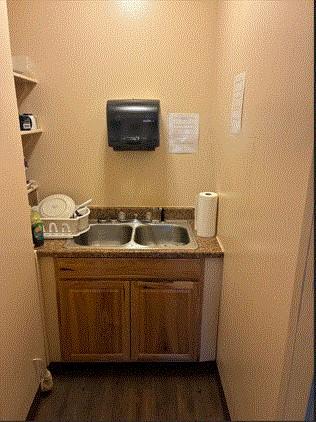 111 W 2nd St, Cameron, TX 76520