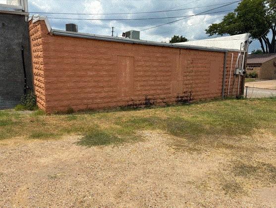 111 W 2nd St, Cameron, TX 76520