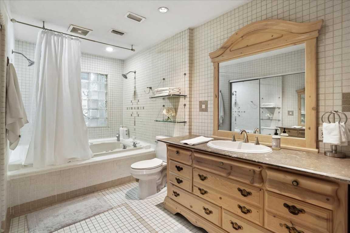 156 World Of Tennis Sq # D-167, Lakeway, TX 78738