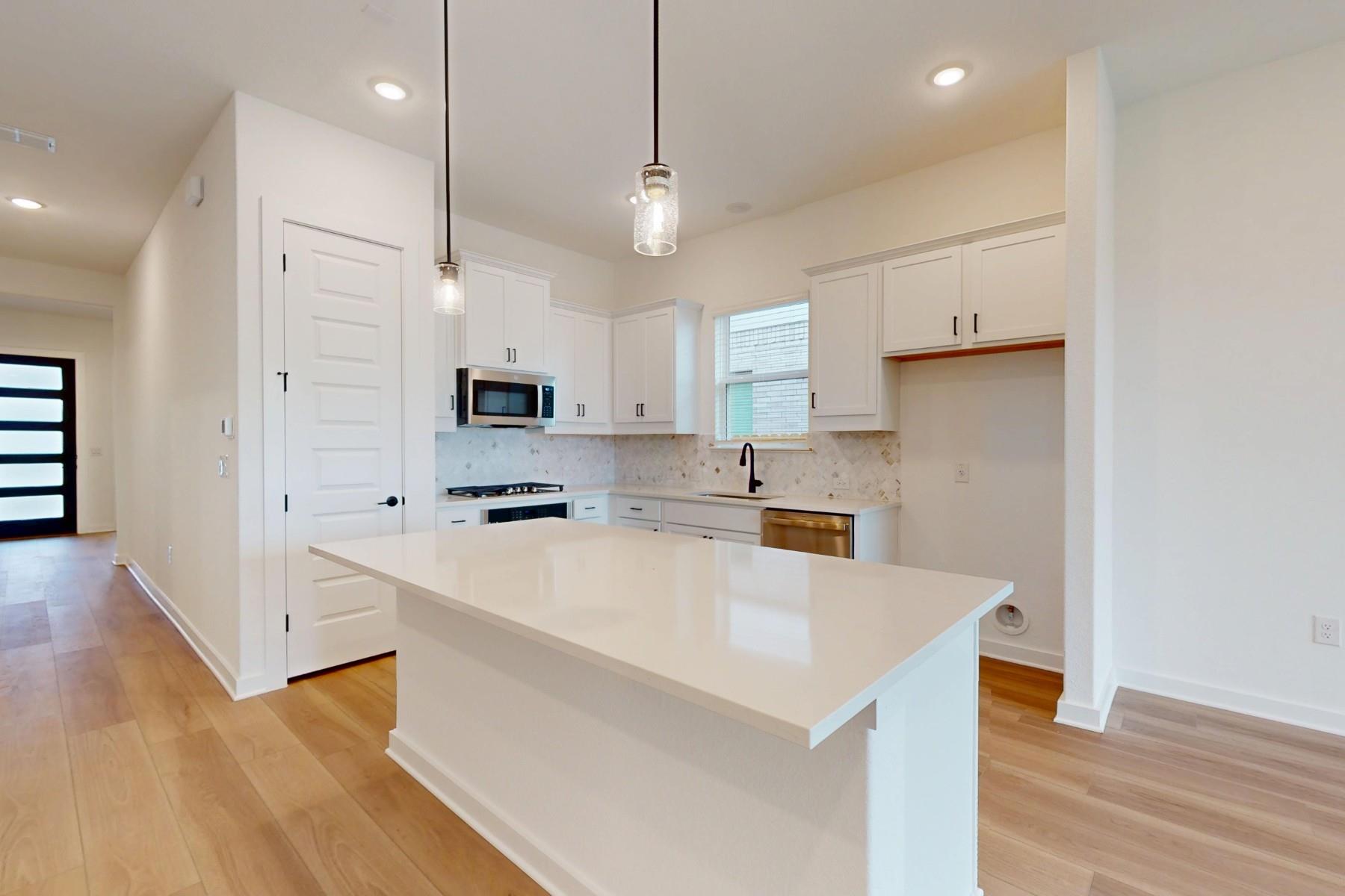 829 Beaverton Dr, Leander, TX 78641