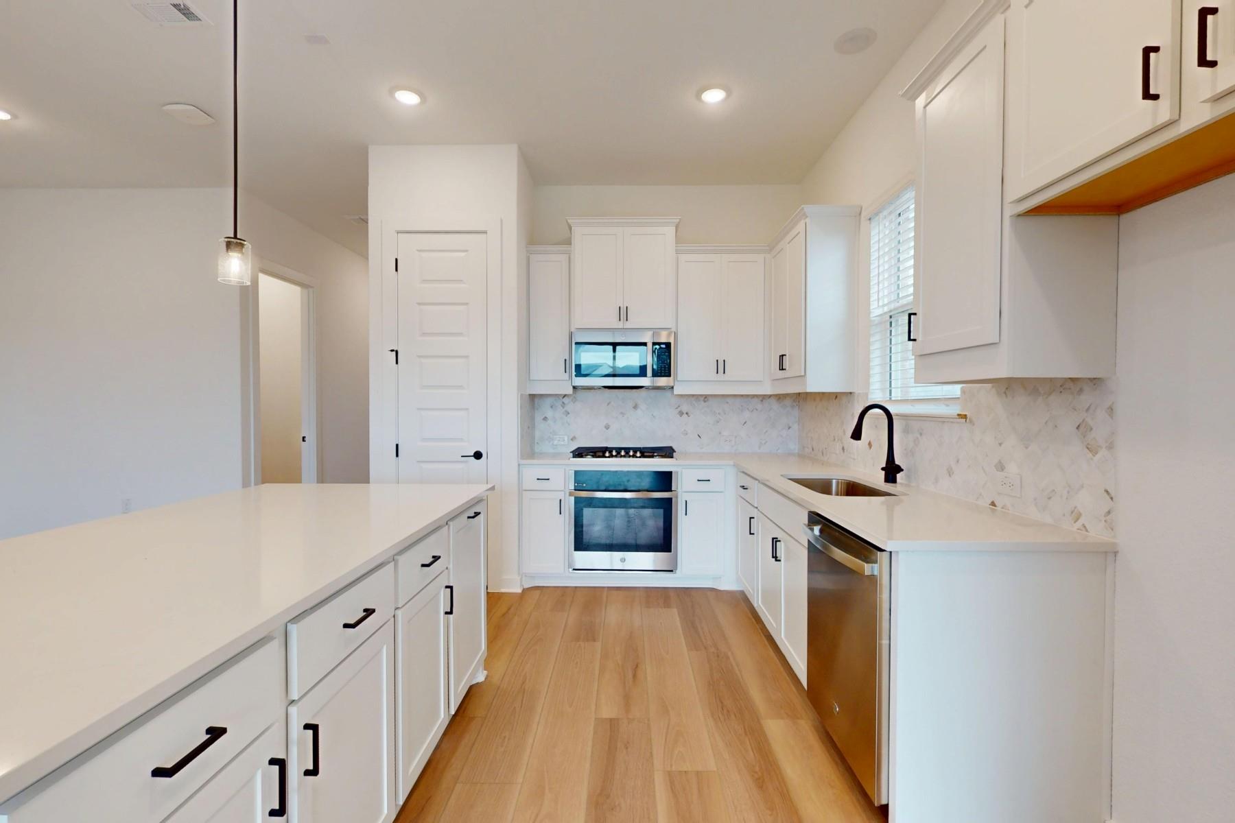 829 Beaverton Dr, Leander, TX 78641