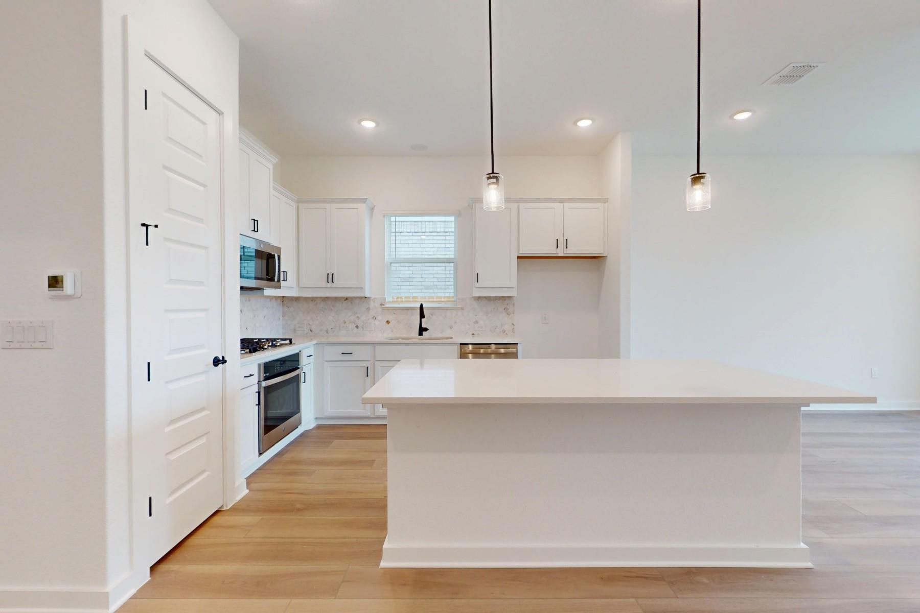 829 Beaverton Dr, Leander, TX 78641