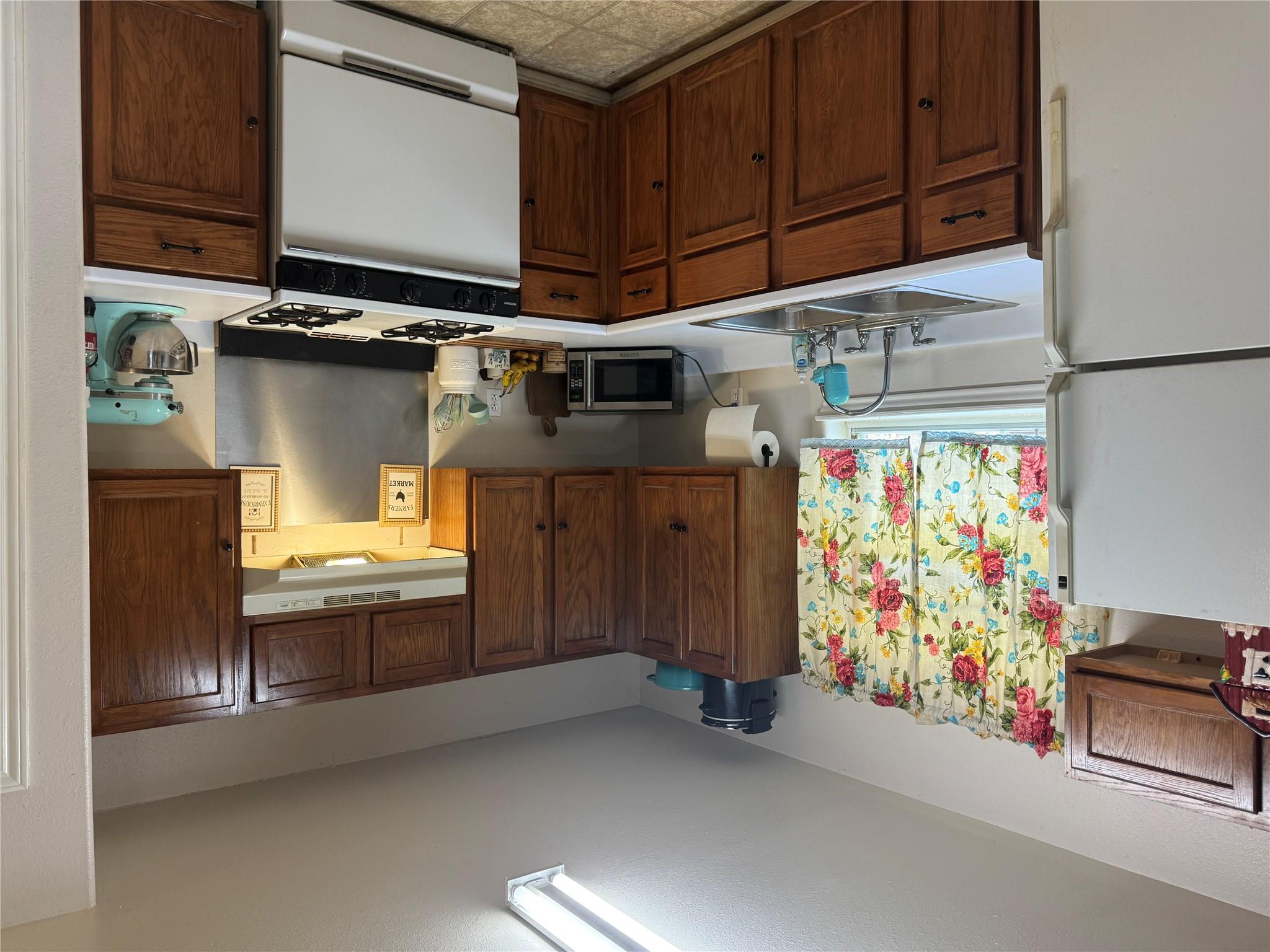 200 N 7th St, Lometa, TX 76853