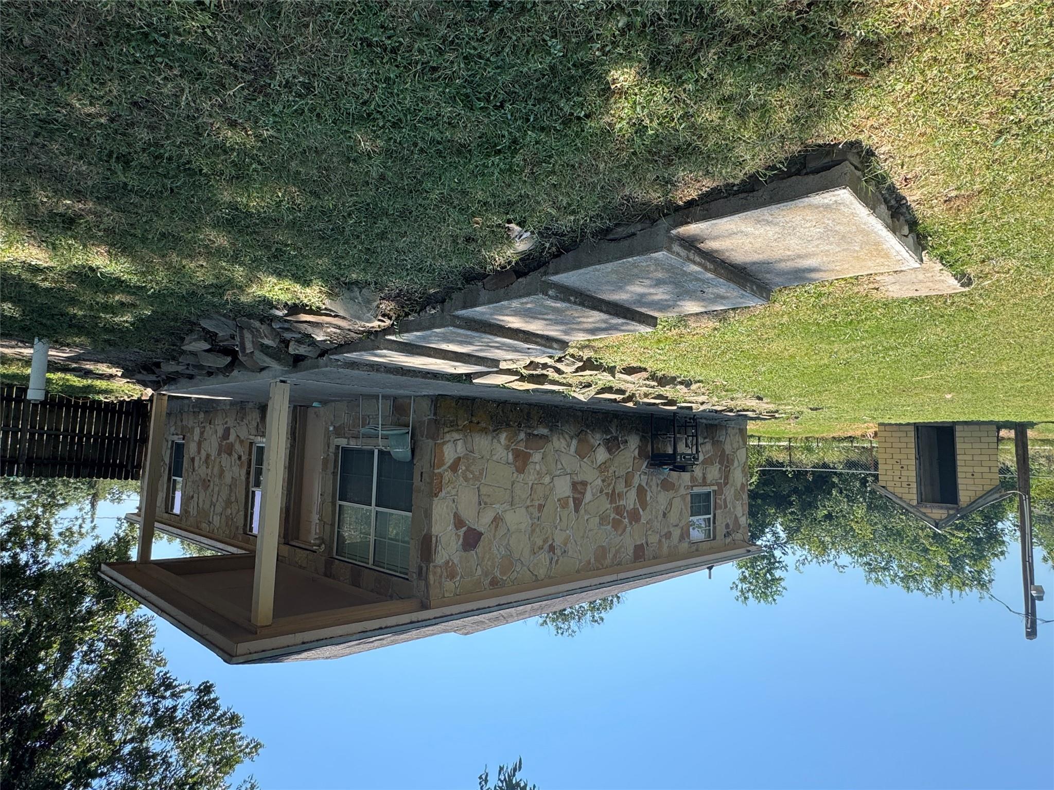 200 N 7th St, Lometa, TX 76853