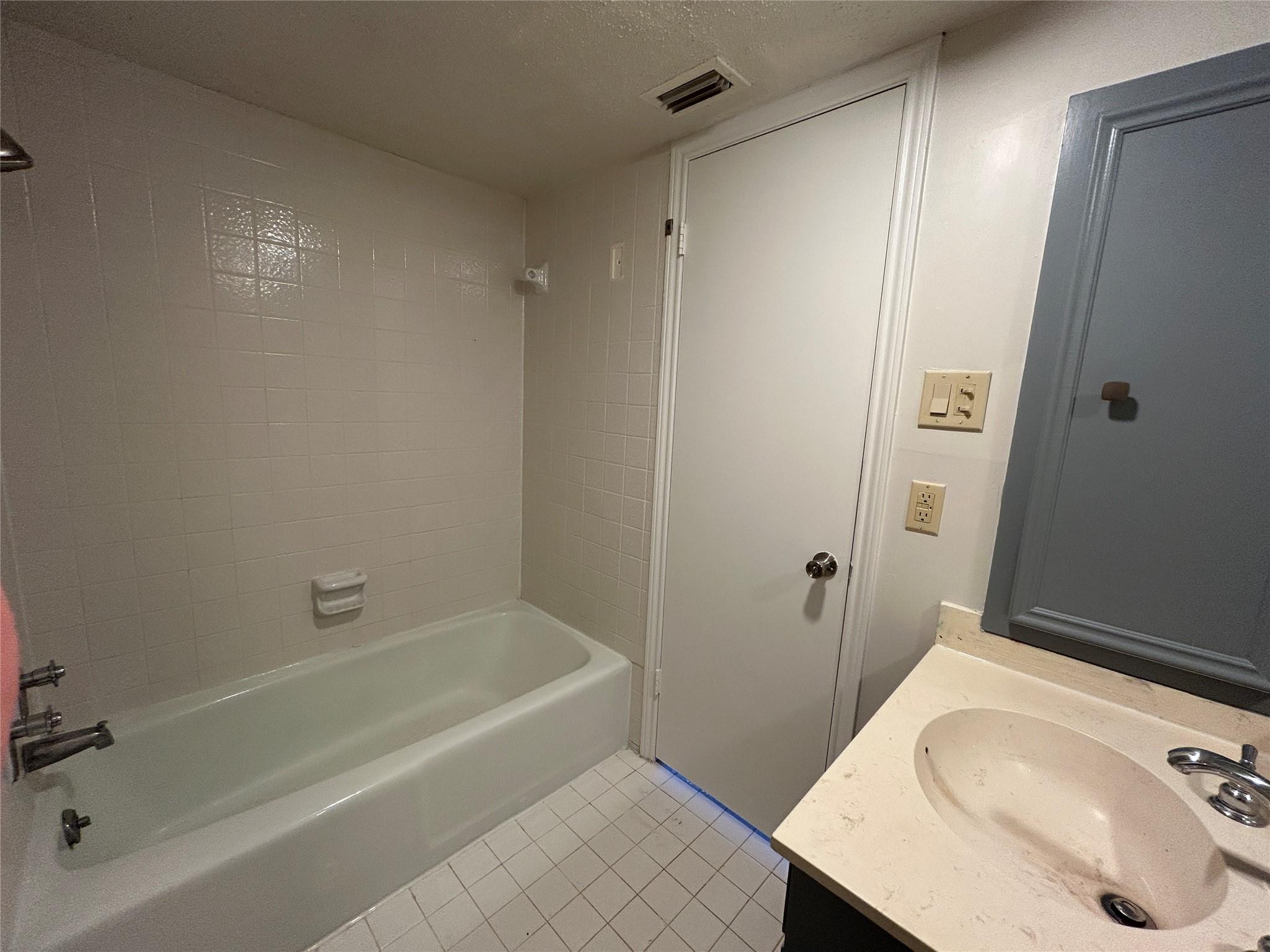 193 WORLD OF TENNIS Sq, Lakeway, TX 78738