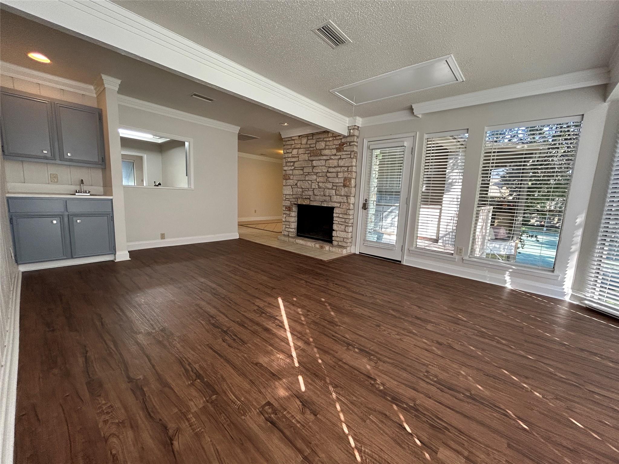 193 WORLD OF TENNIS Sq, Lakeway, TX 78738