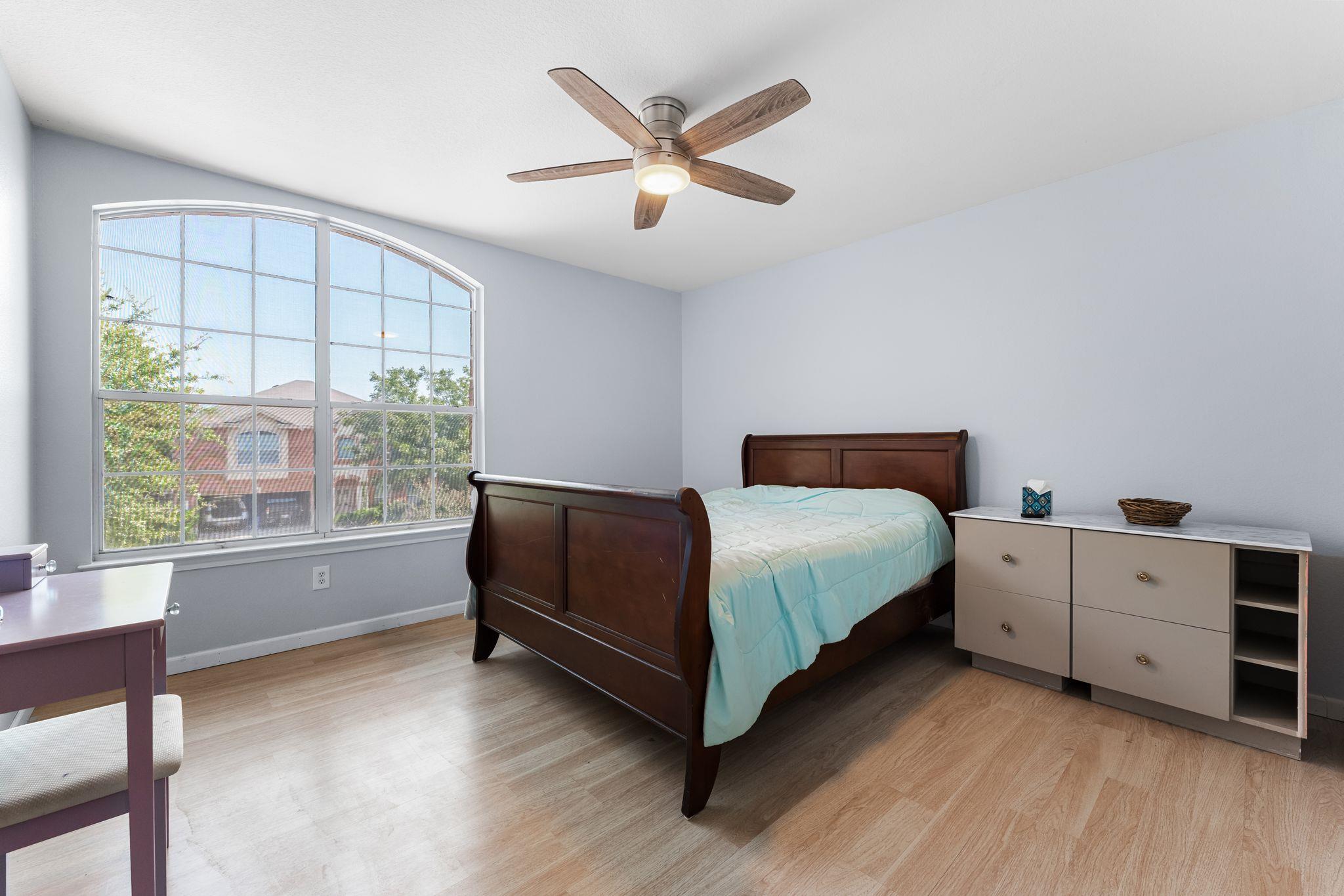 112 Floating Leaf Dr, Hutto, TX 78634