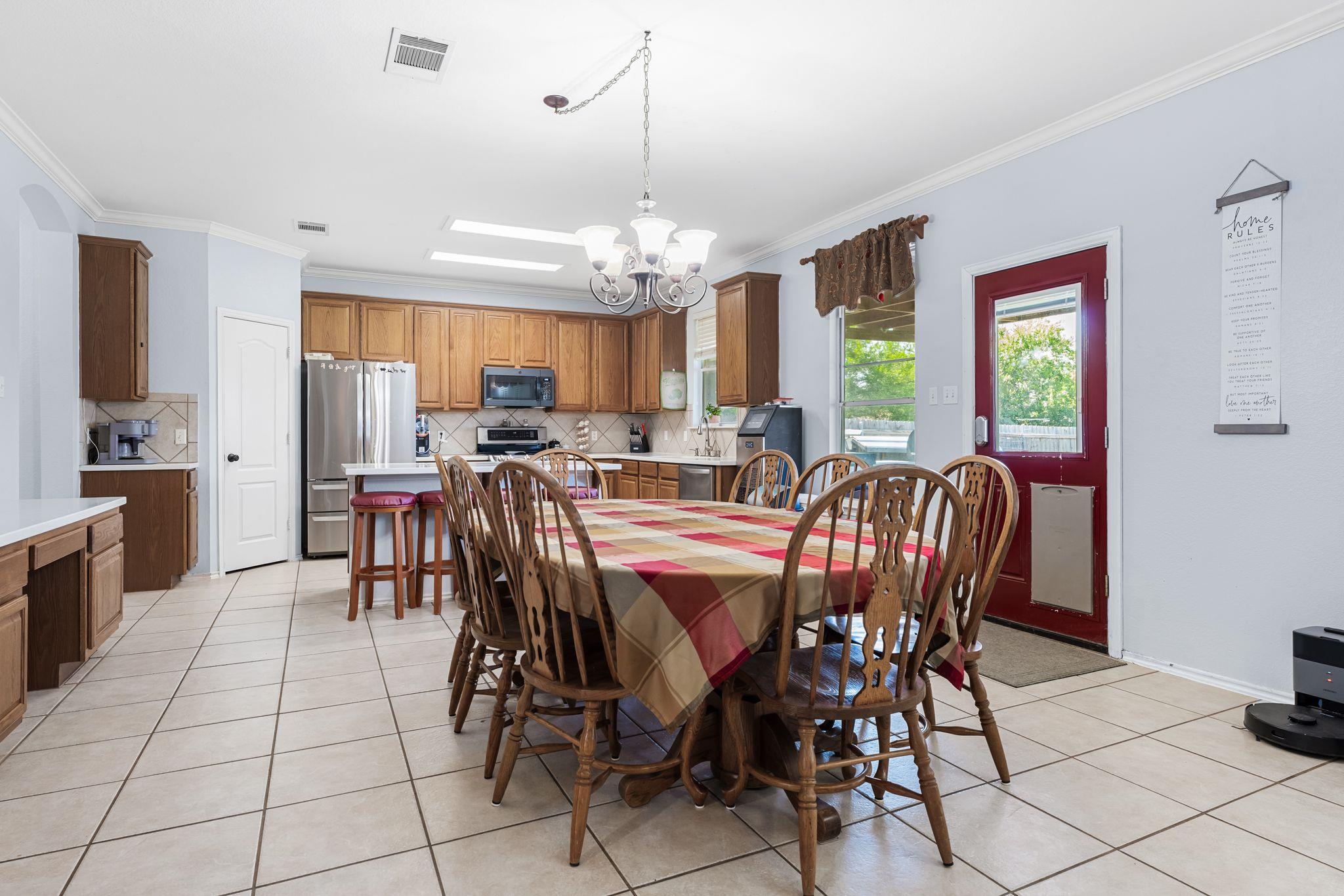 112 Floating Leaf Dr, Hutto, TX 78634