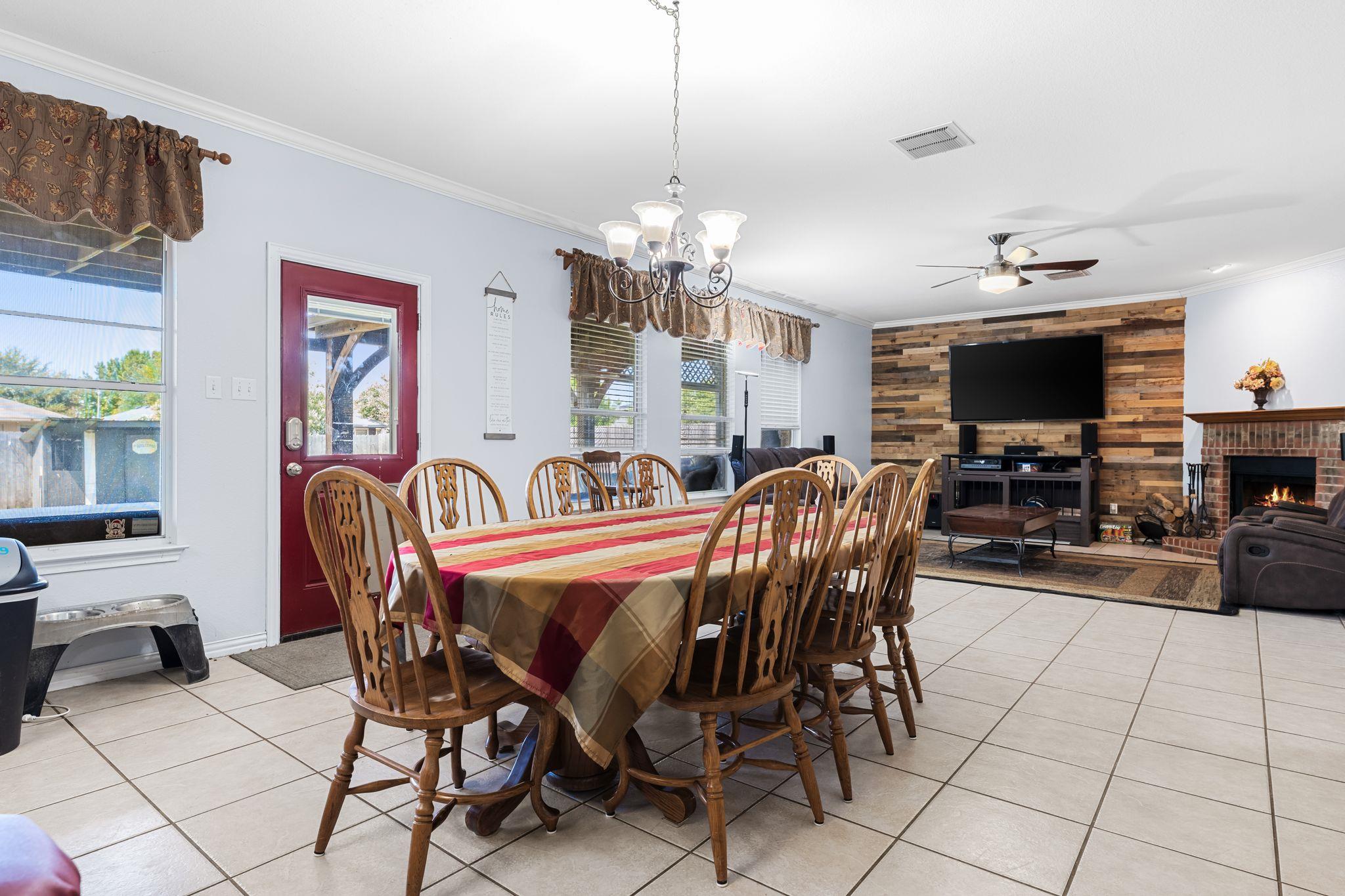 112 Floating Leaf Dr, Hutto, TX 78634