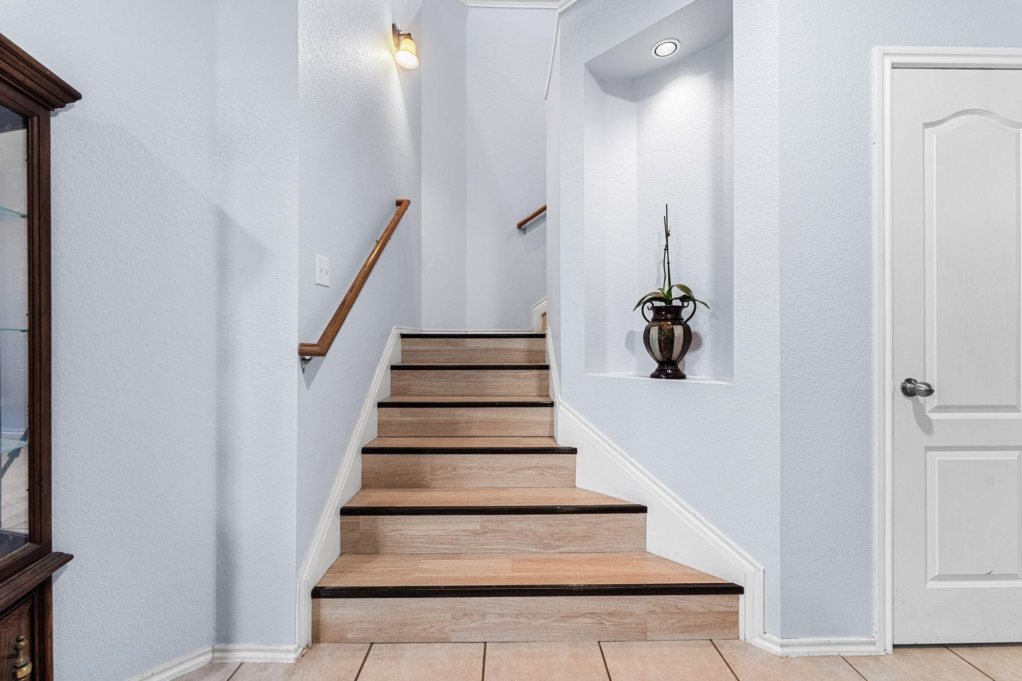 112 Floating Leaf Dr, Hutto, TX 78634