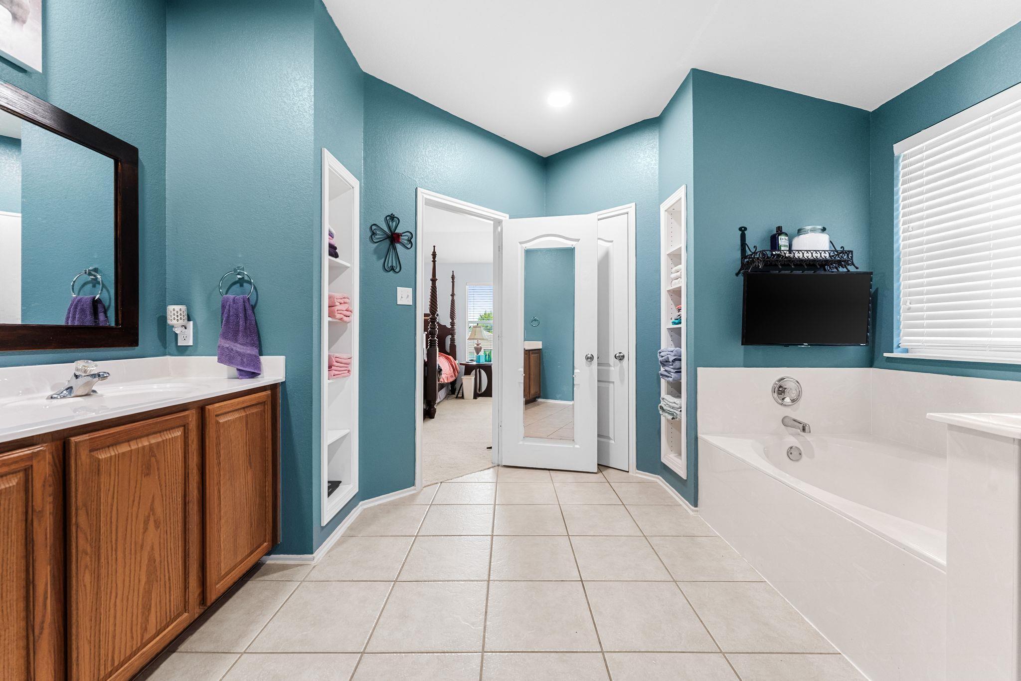 112 Floating Leaf Dr, Hutto, TX 78634