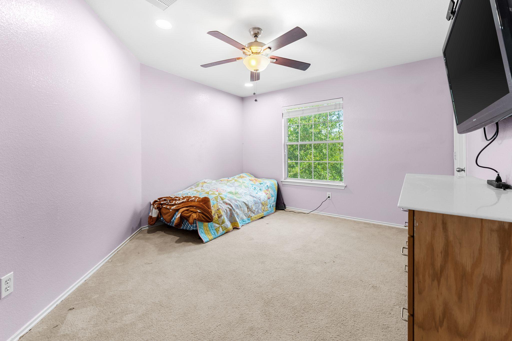 112 Floating Leaf Dr, Hutto, TX 78634