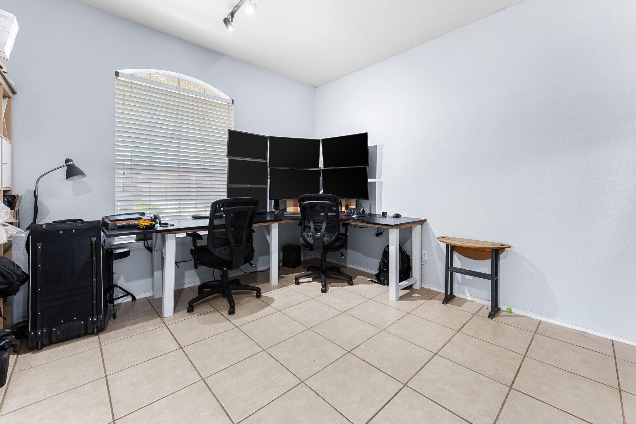 112 Floating Leaf Dr, Hutto, TX 78634