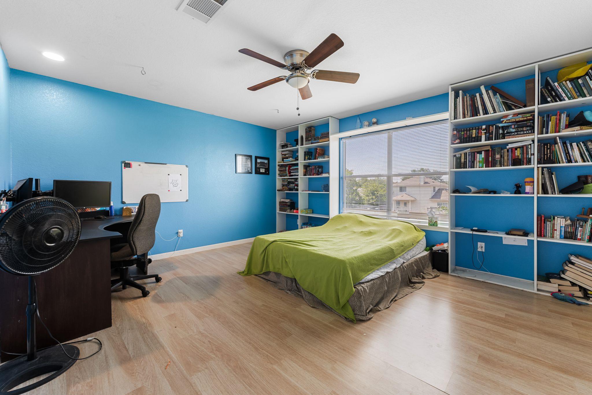 112 Floating Leaf Dr, Hutto, TX 78634