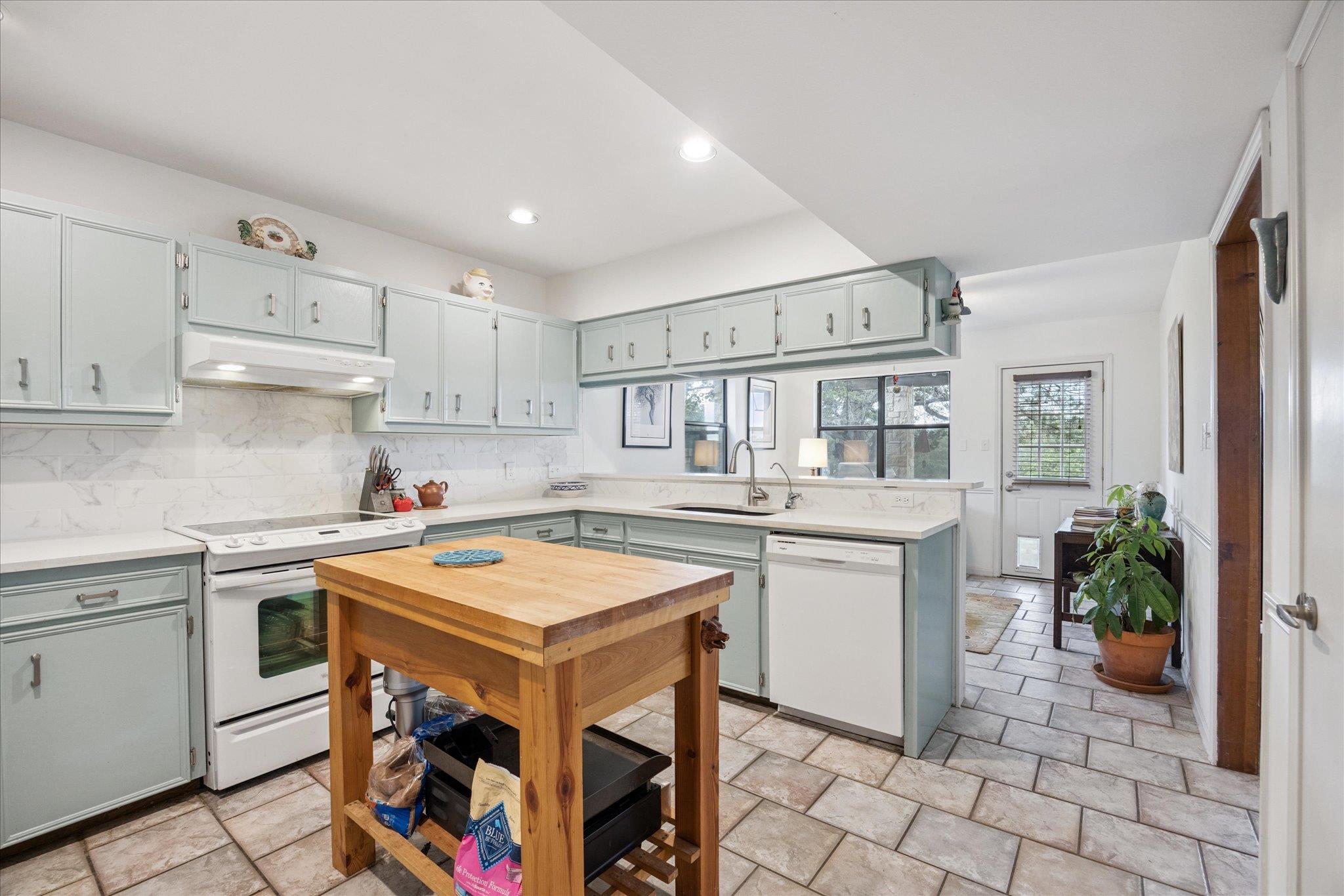 7806 Comanche Trl, Leander, TX 78641