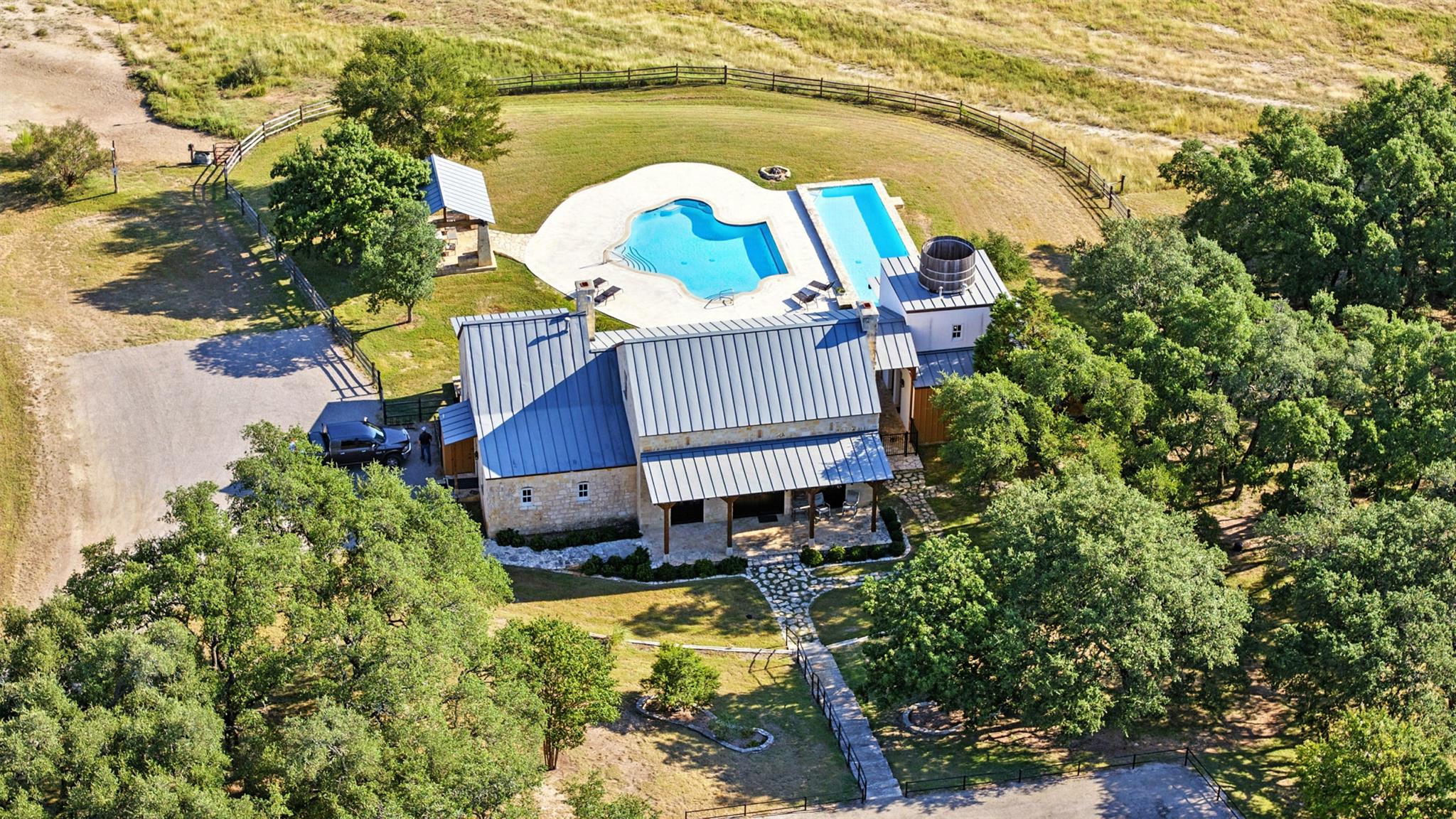 753 W Sunset Dr, Johnson City, TX 78636