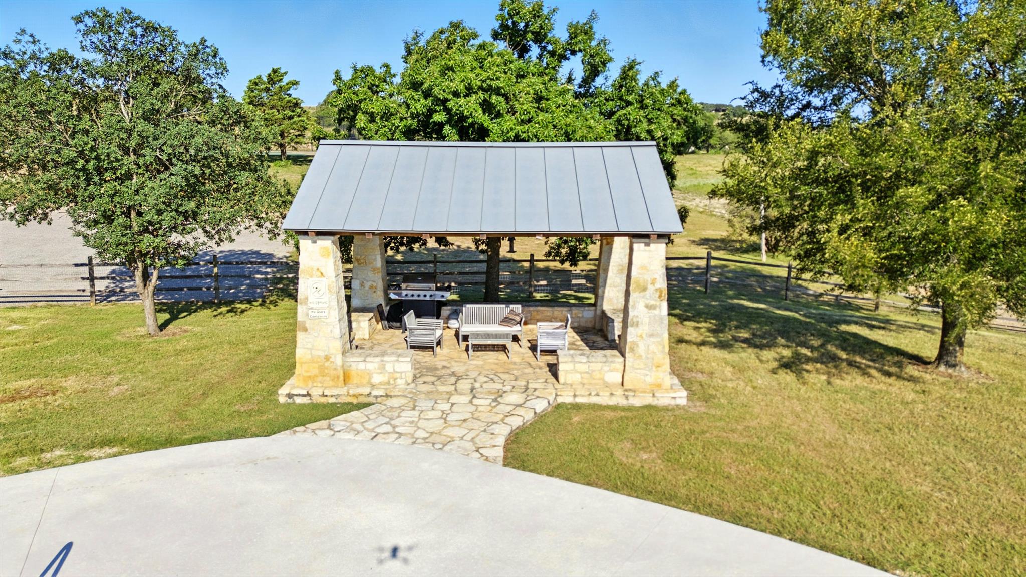 753 W Sunset Dr, Johnson City, TX 78636