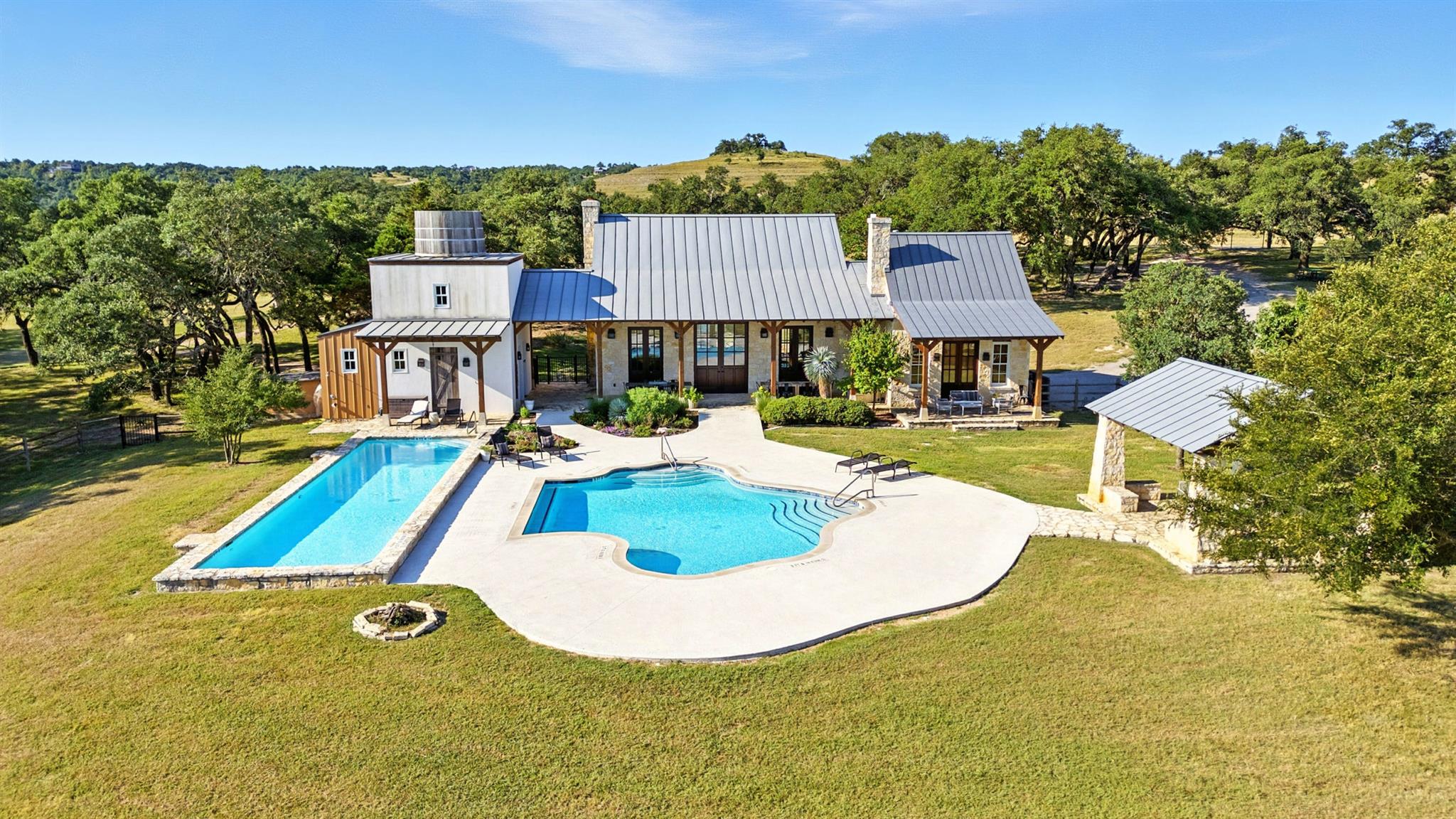 753 W Sunset Dr, Johnson City, TX 78636