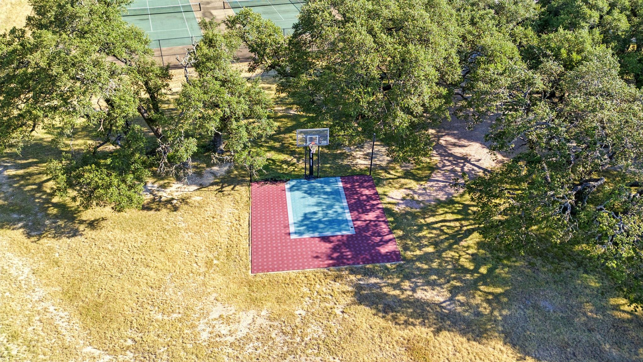 753 W Sunset Dr, Johnson City, TX 78636