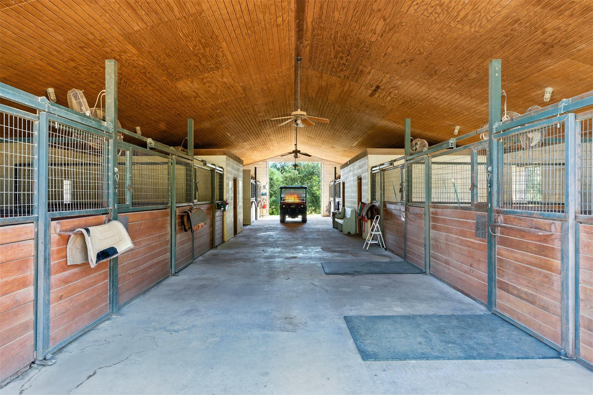 753 W Sunset Dr, Johnson City, TX 78636