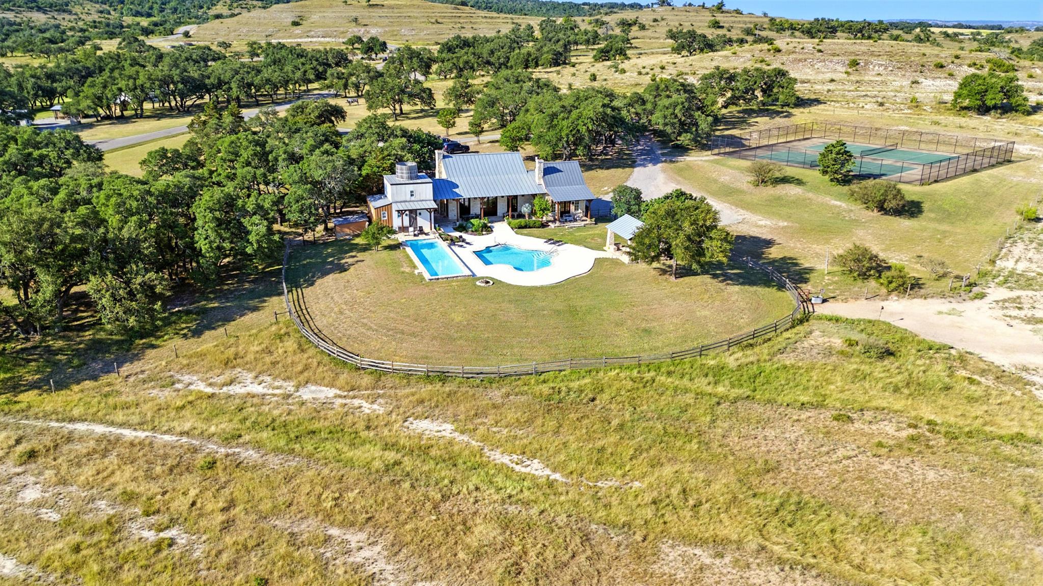 753 W Sunset Dr, Johnson City, TX 78636