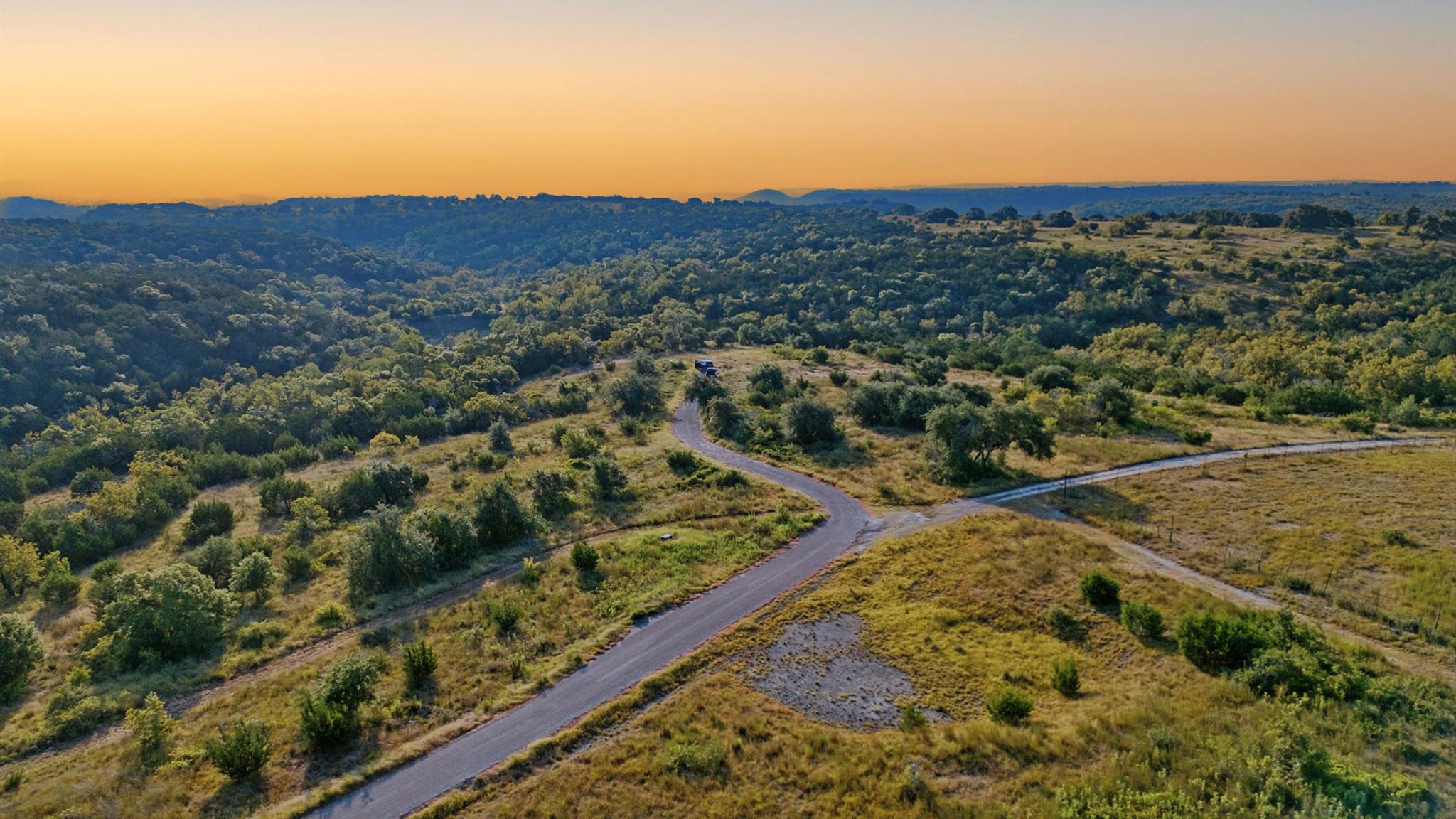 753 W Sunset Dr, Johnson City, TX 78636