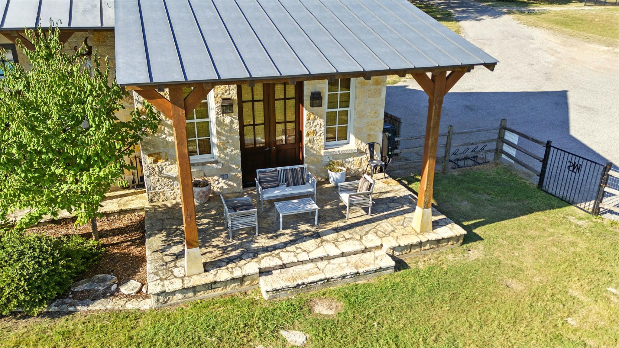 753 W Sunset Dr, Johnson City, TX 78636