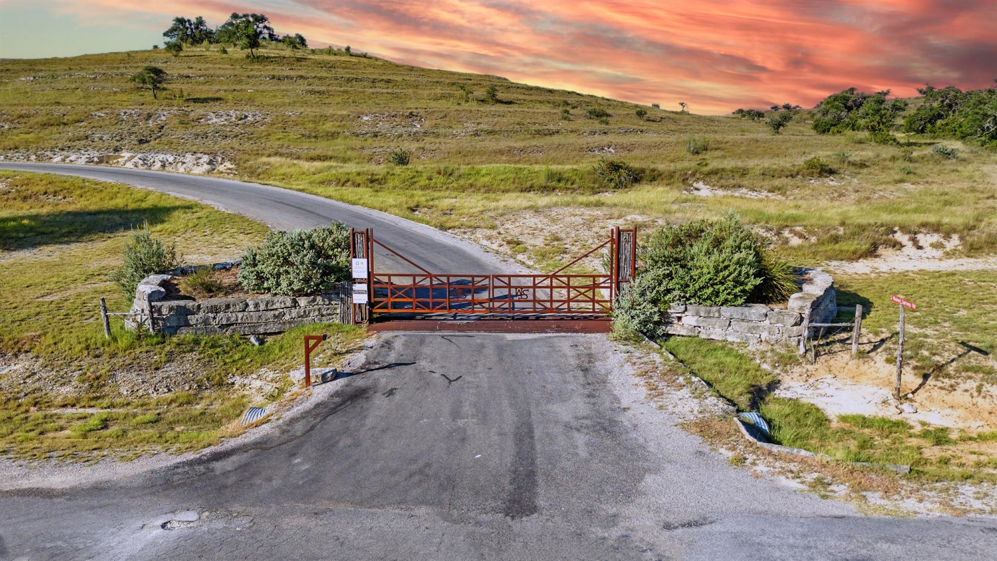 753 W Sunset Dr, Johnson City, TX 78636