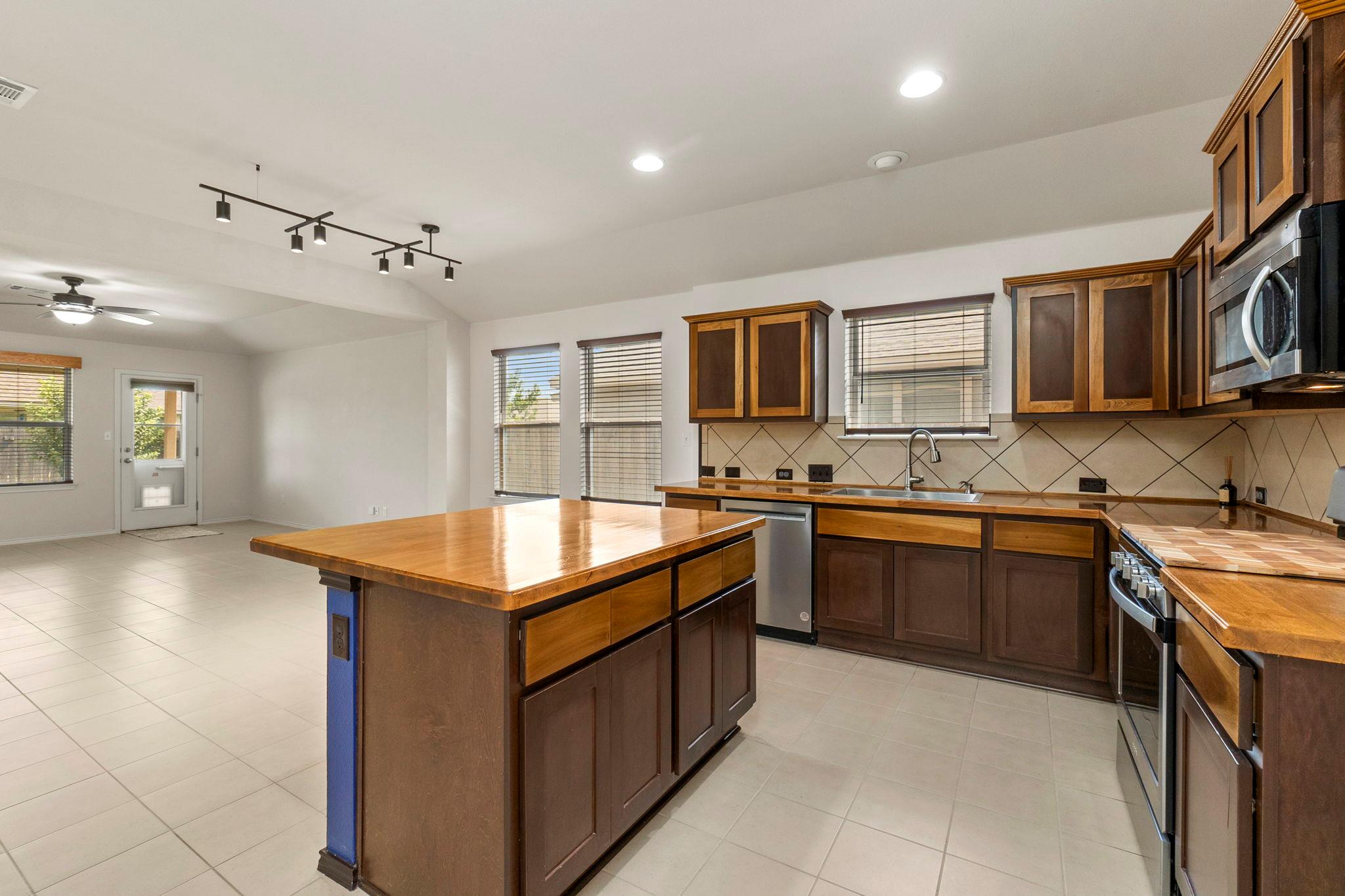 224 Horsemint Way, San Marcos, TX 78666