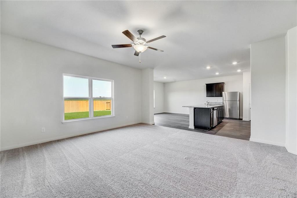 116 Maywood Ln, Jarrell, TX 76537