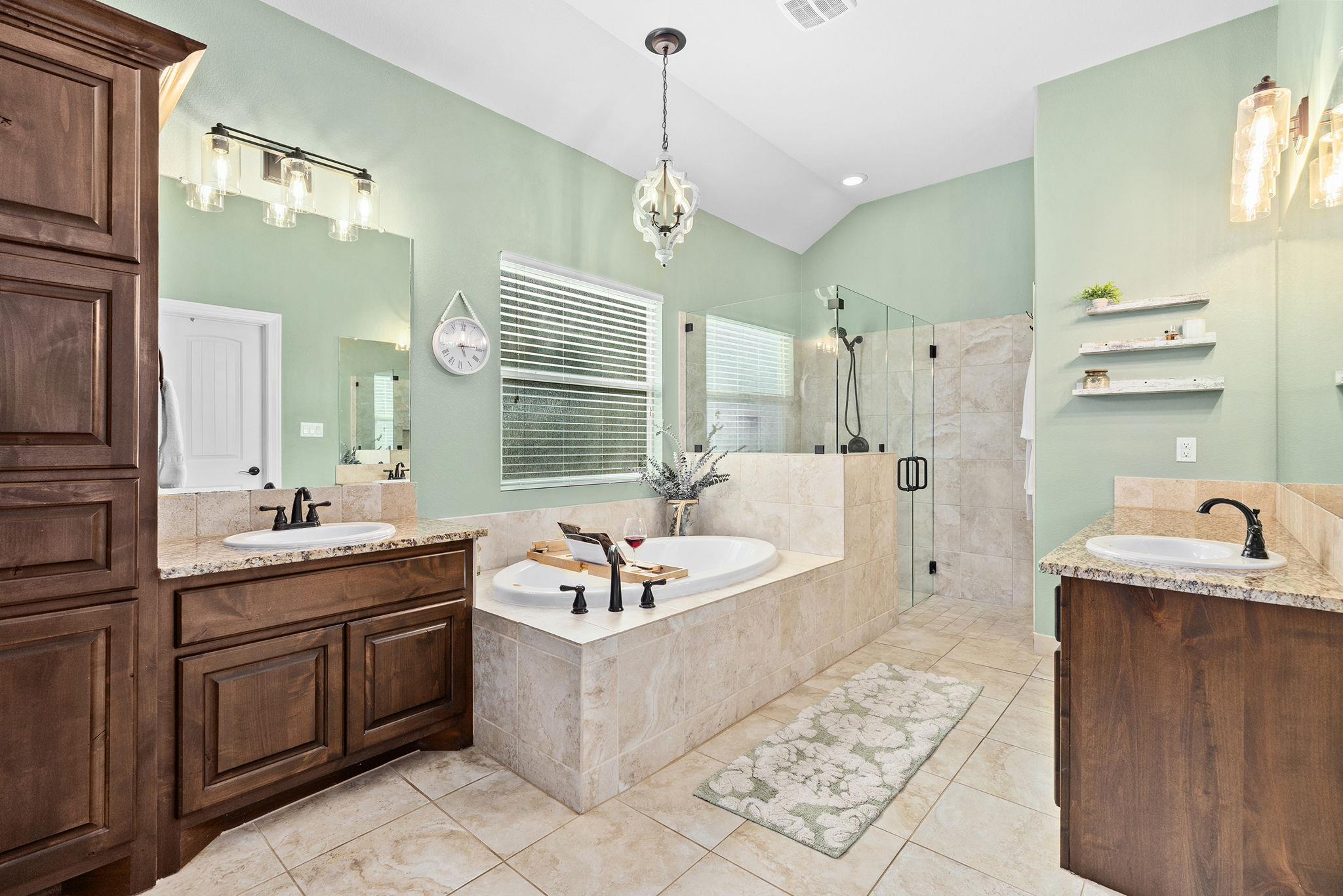 206 Campo Colinas Dr, Bertram, TX 78605