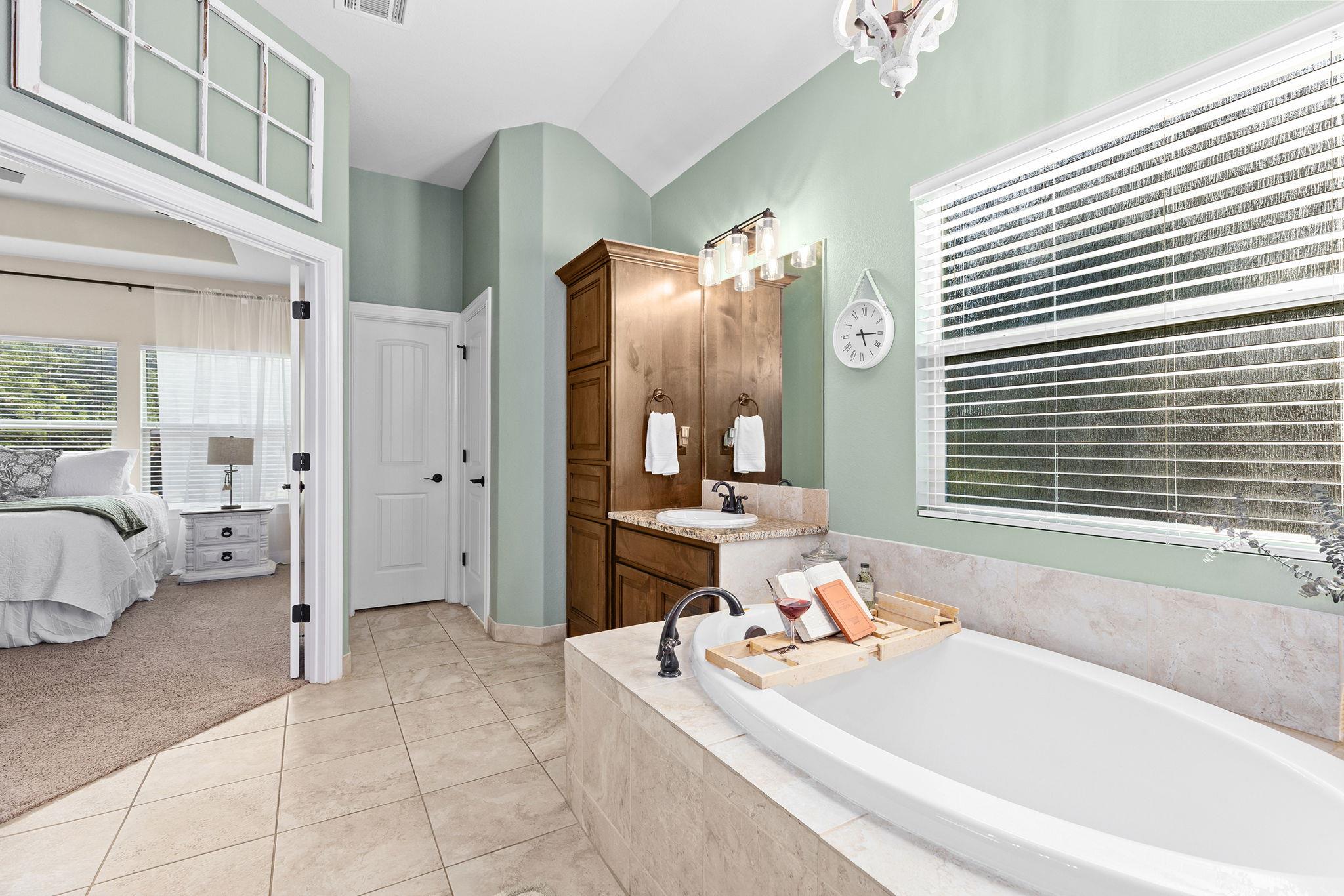 206 Campo Colinas Dr, Bertram, TX 78605