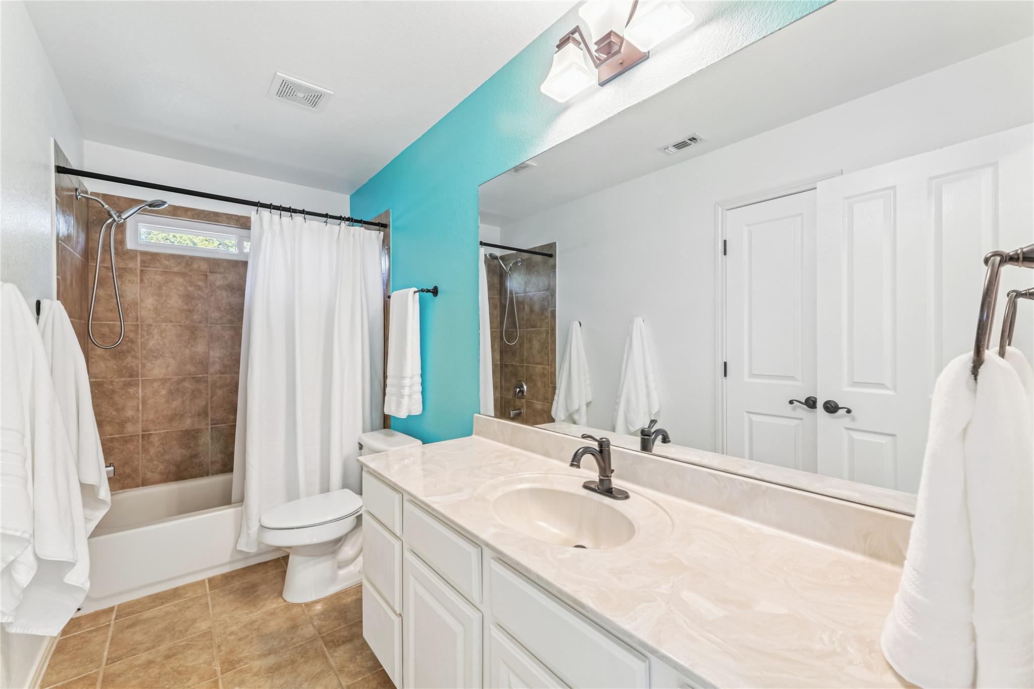 1711 LAKE BLUFF Blf, Canyon Lake, TX 78133