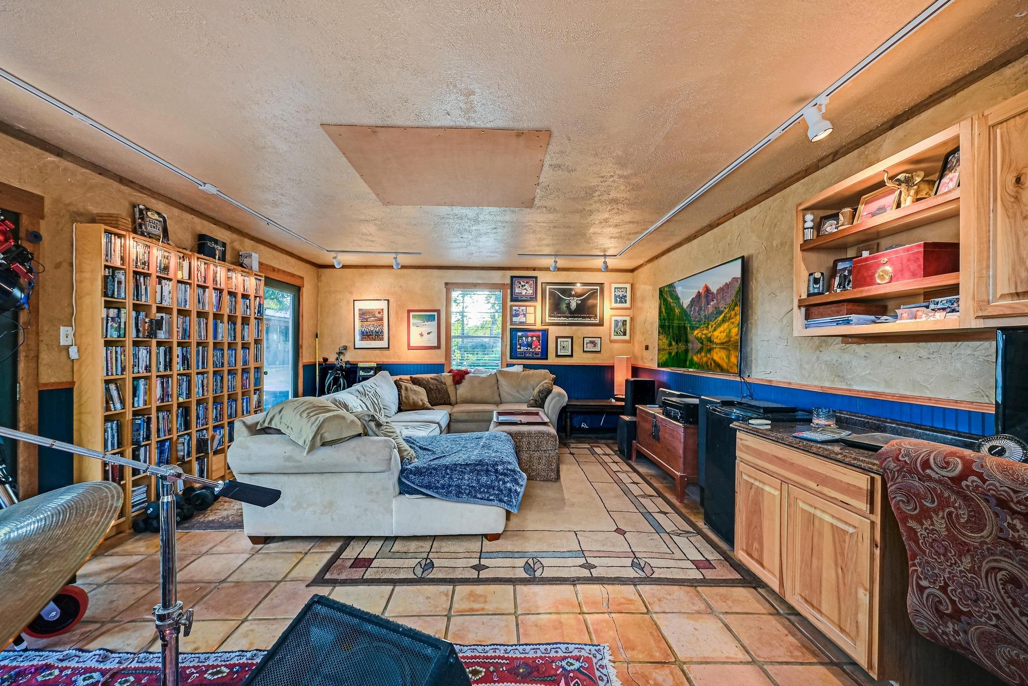 2101 Lone Man Mountain Rd, Wimberley, TX 78676