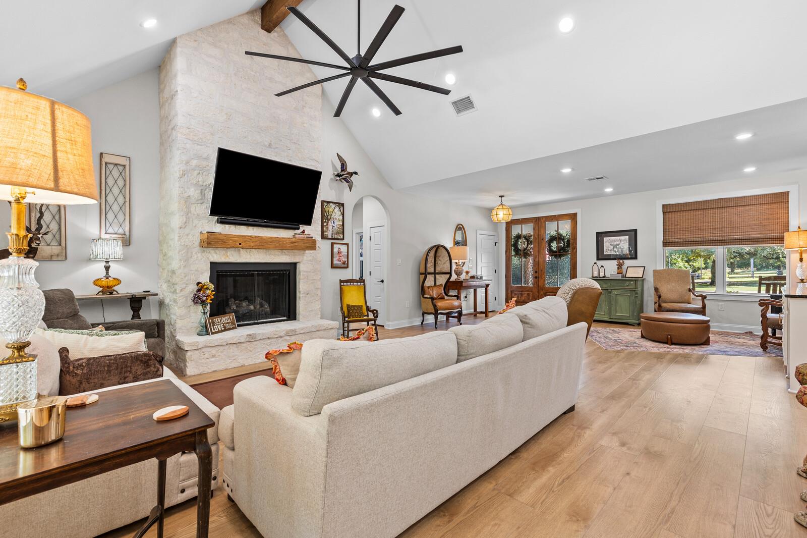 428 12th St, Valley Mills, TX 76689