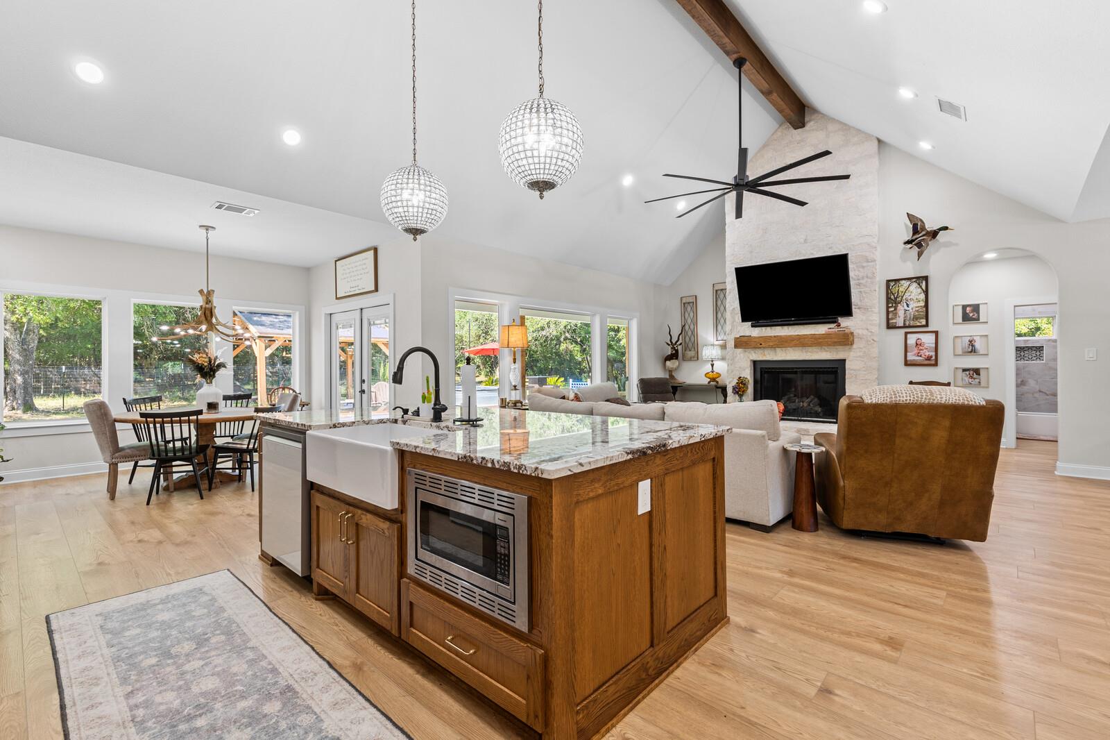 428 12th St, Valley Mills, TX 76689