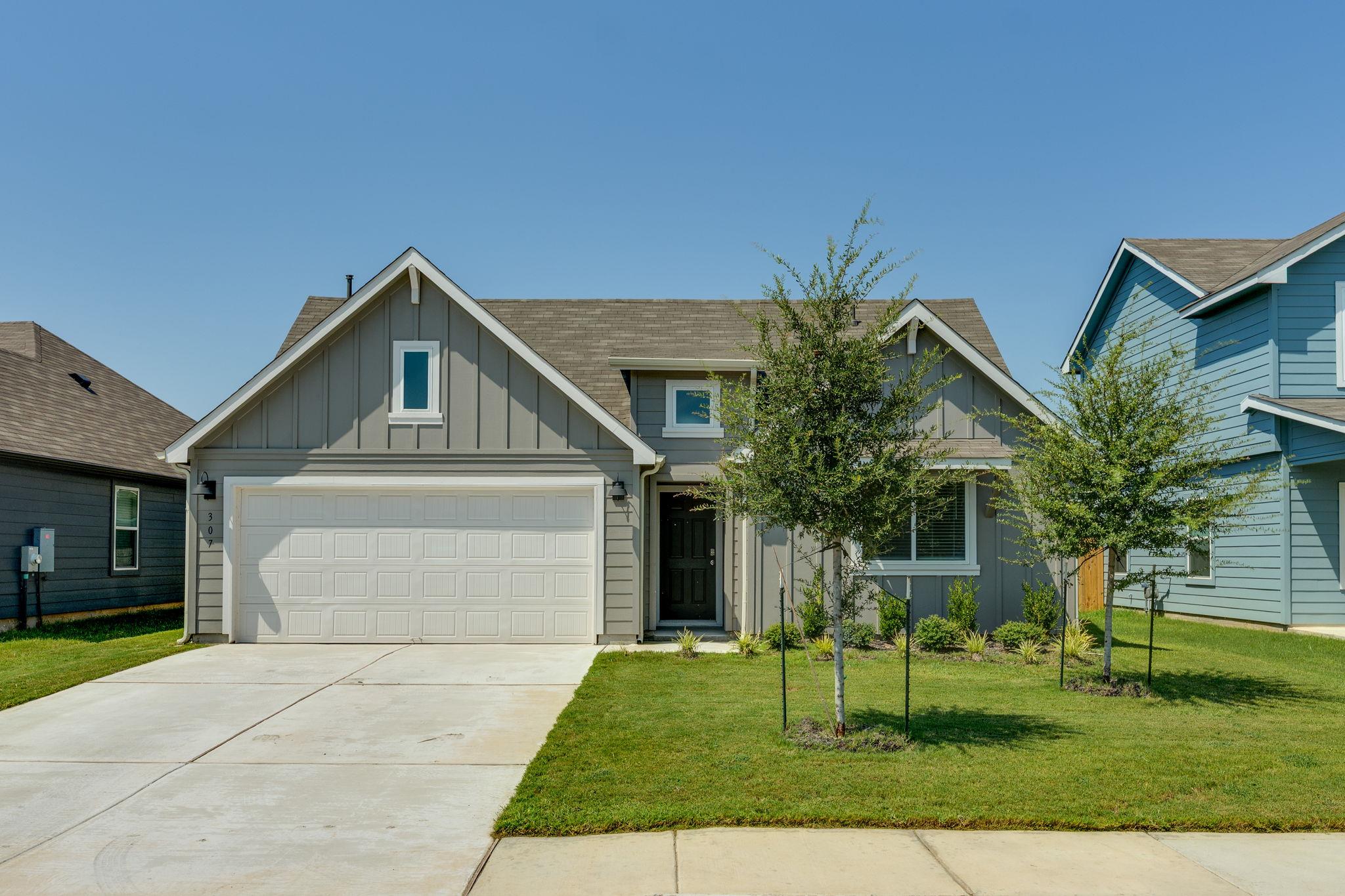 307 N Richland Dr, Lockhart, TX 78644