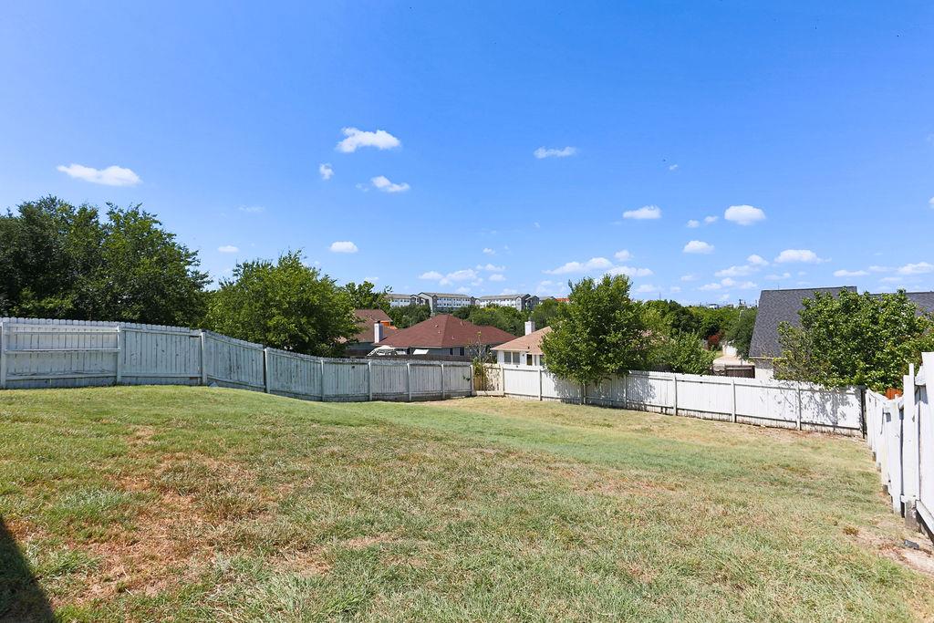 215 Estate Dr, Hutto, TX 78634