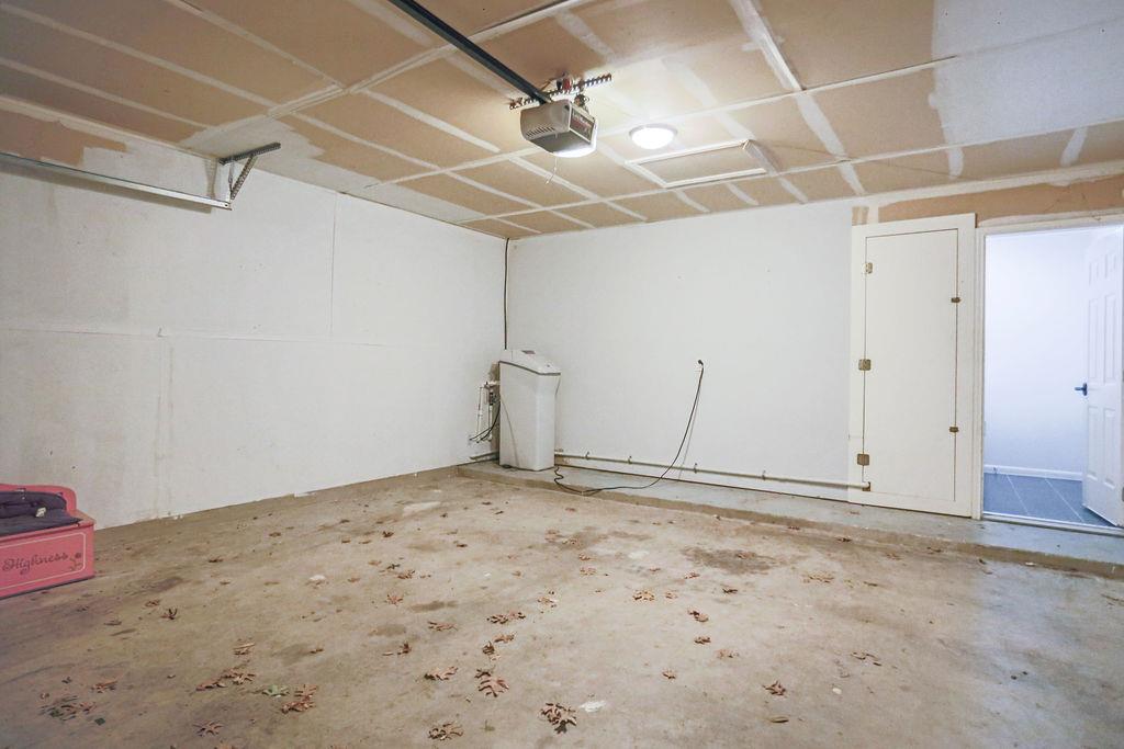 215 Estate Dr, Hutto, TX 78634