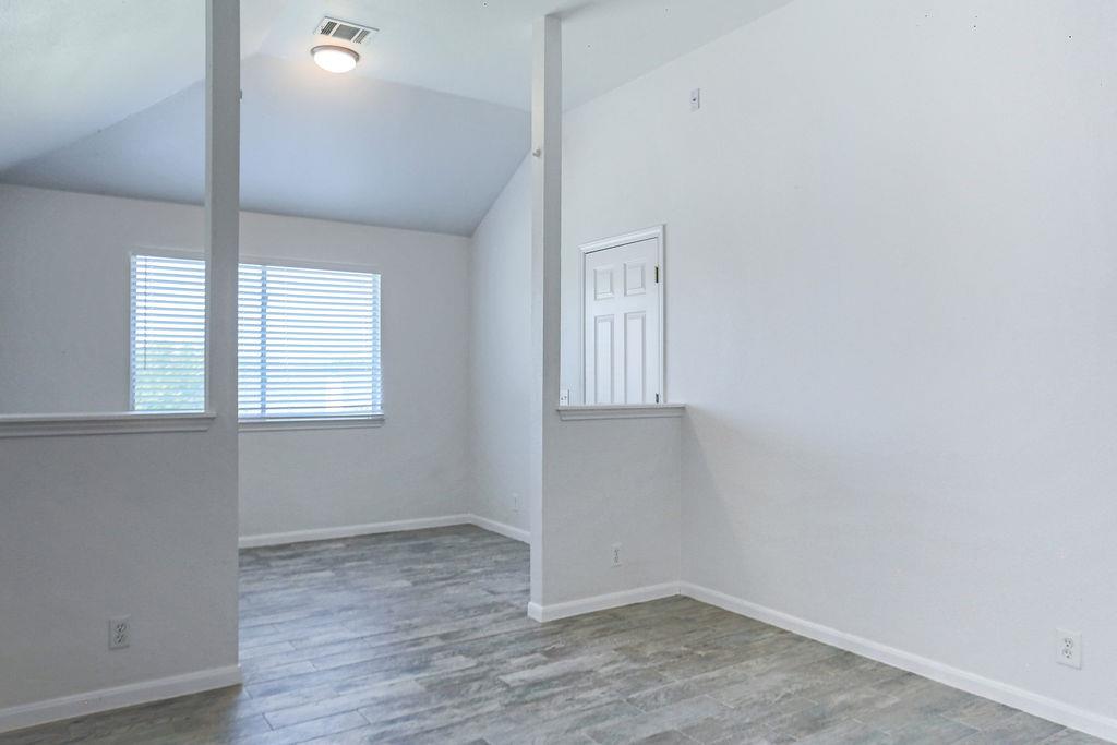 215 Estate Dr, Hutto, TX 78634