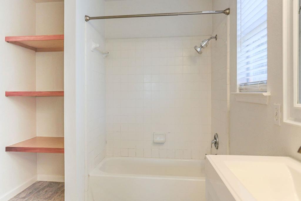 215 Estate Dr, Hutto, TX 78634