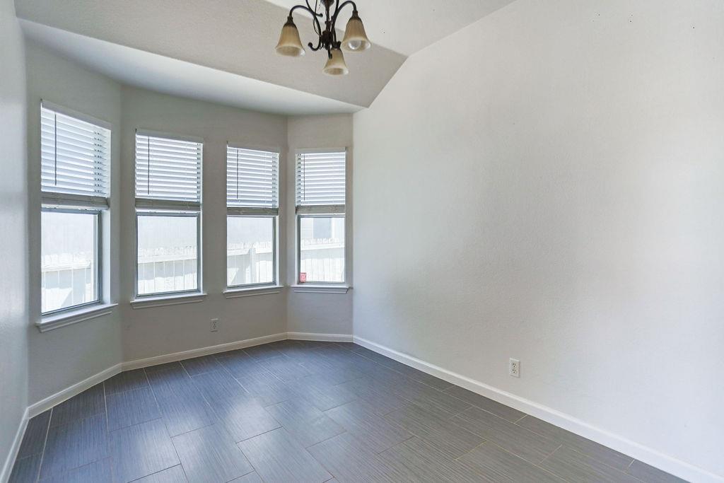 215 Estate Dr, Hutto, TX 78634