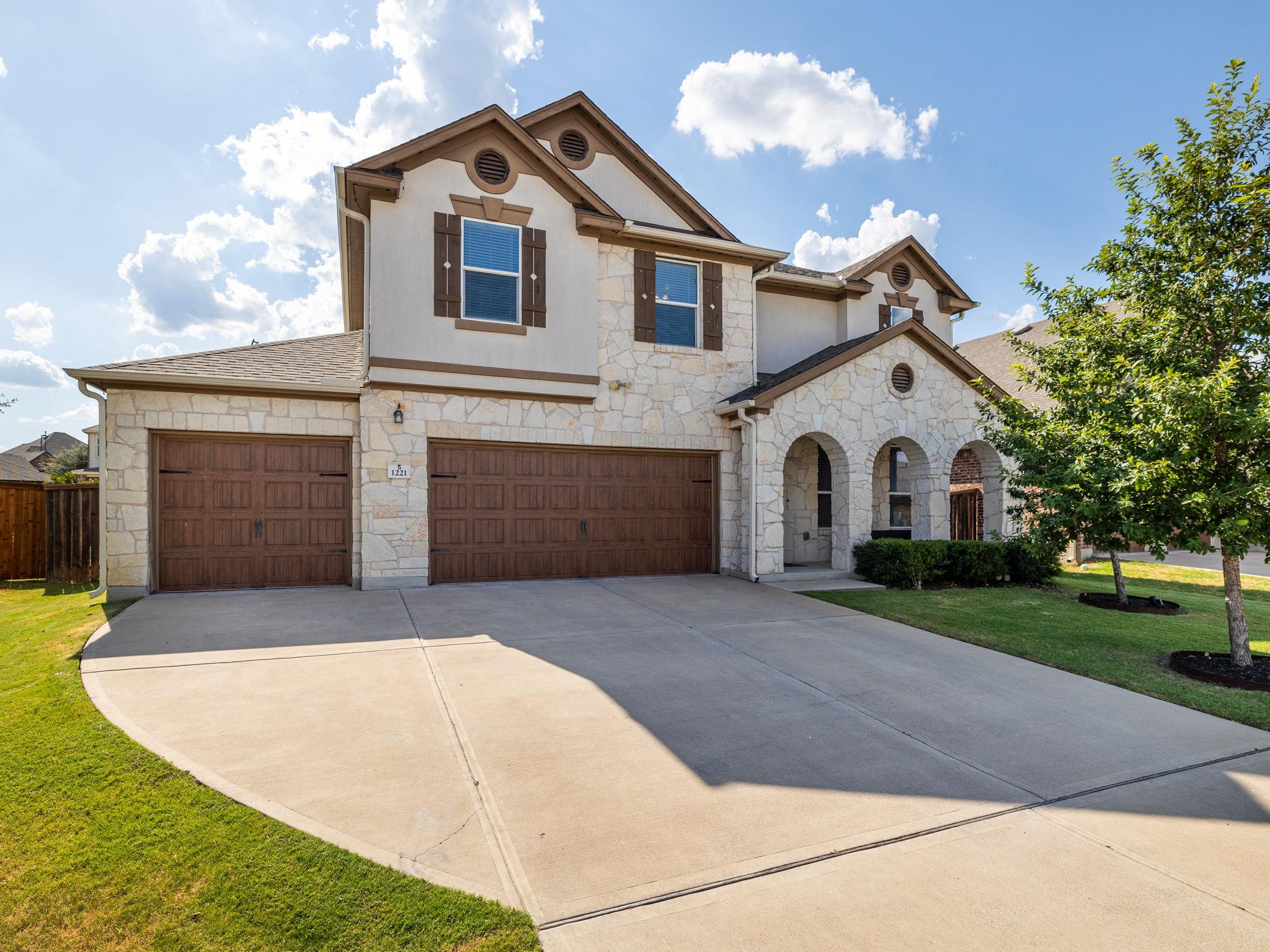 1221 Brenham Ln, Leander, TX 78641